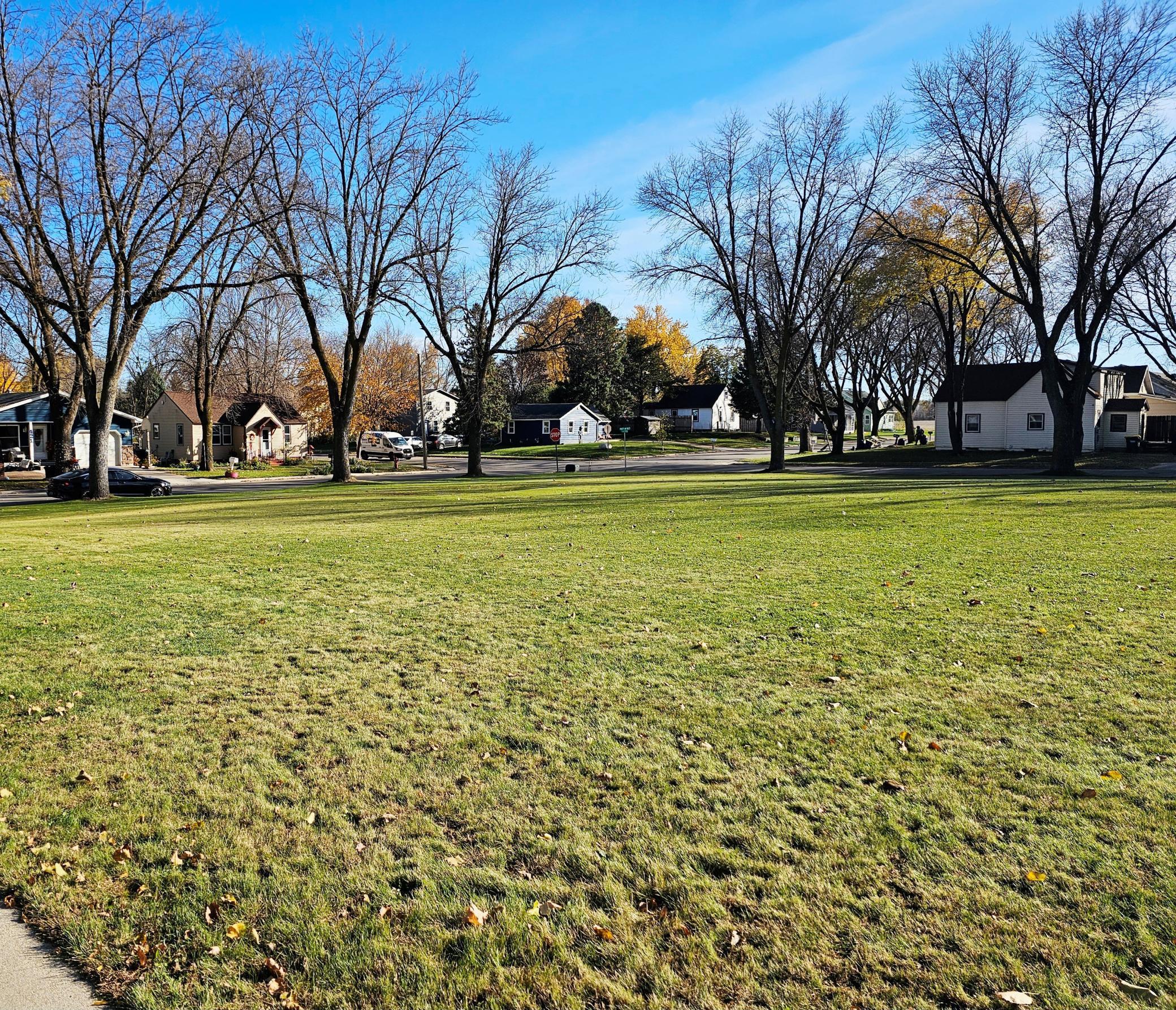 421 13th St SE, Willmar, MN 56201
