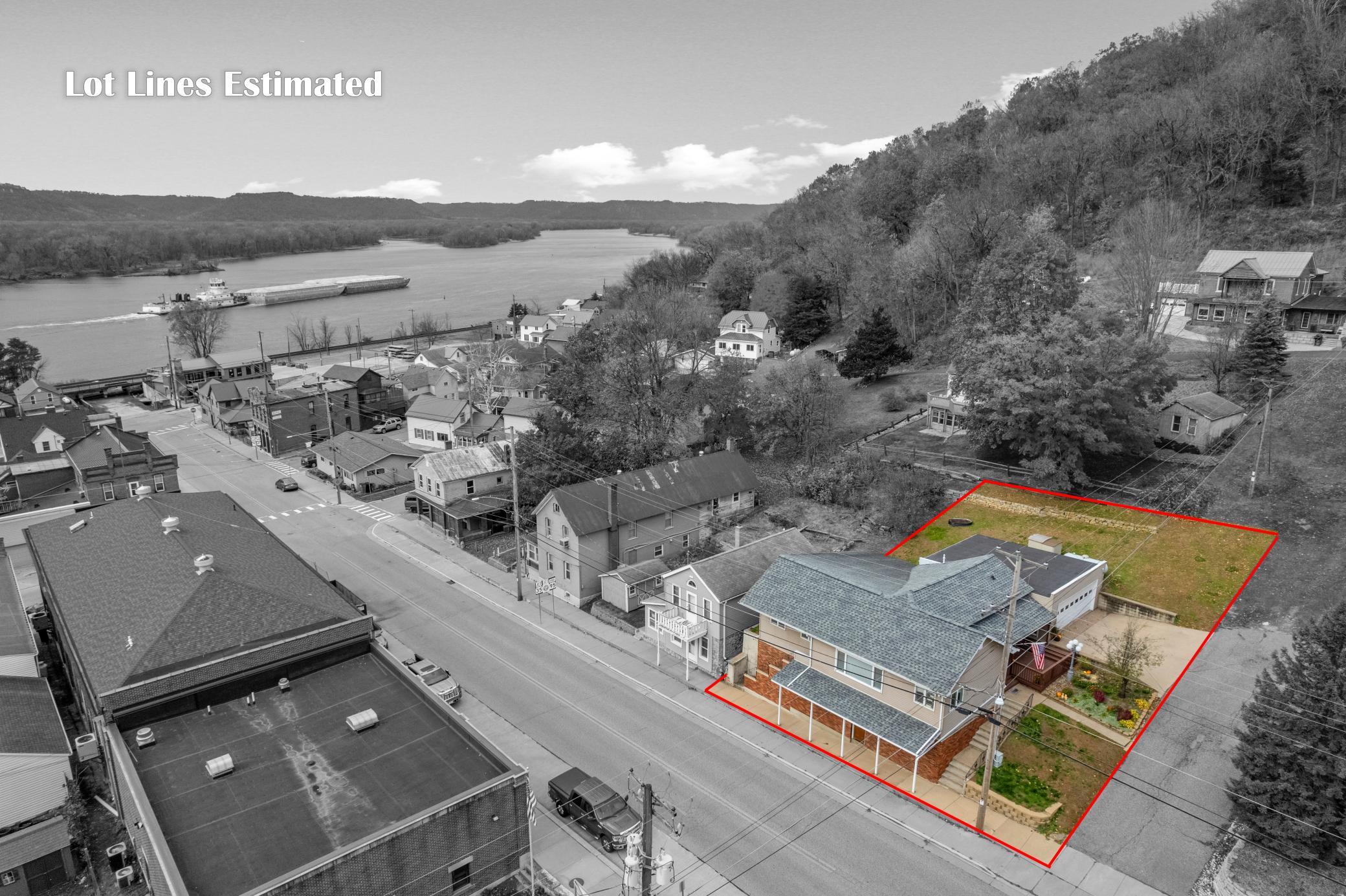 63 North St, Fountain City, WI 54629