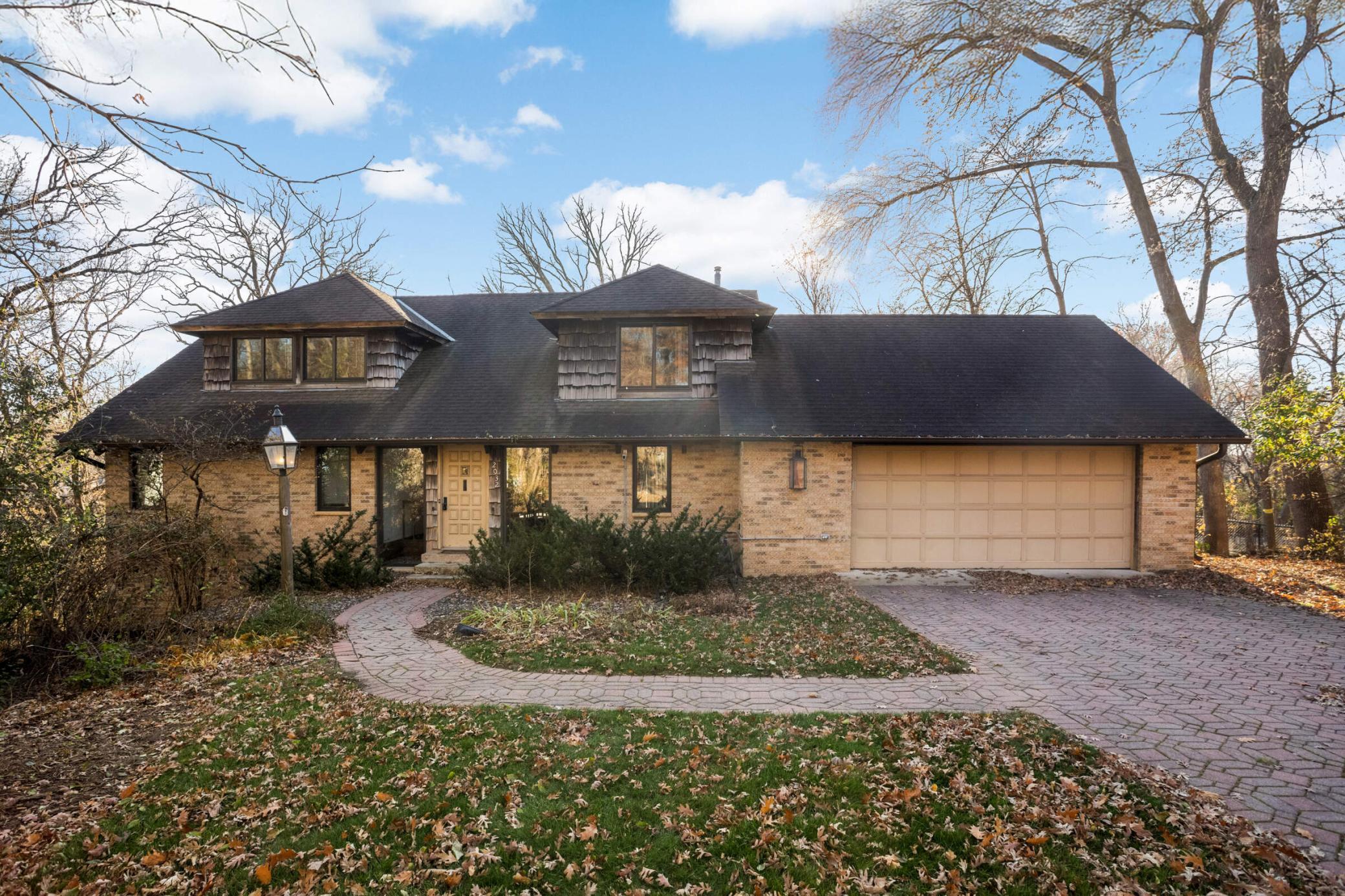2032 Blackberry Ln, Minnetonka, MN 55391
