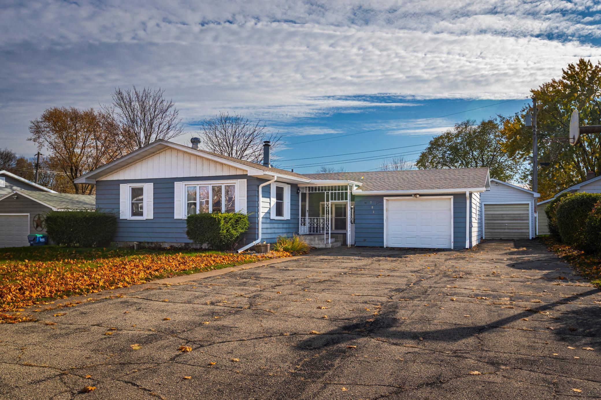708 Spillway Dr, La Crosse, WI 54603