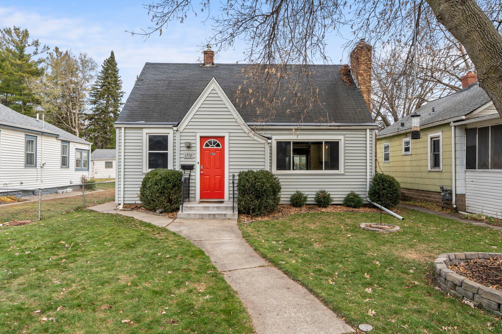 1772 Eustis St, Lauderdale, MN 55113