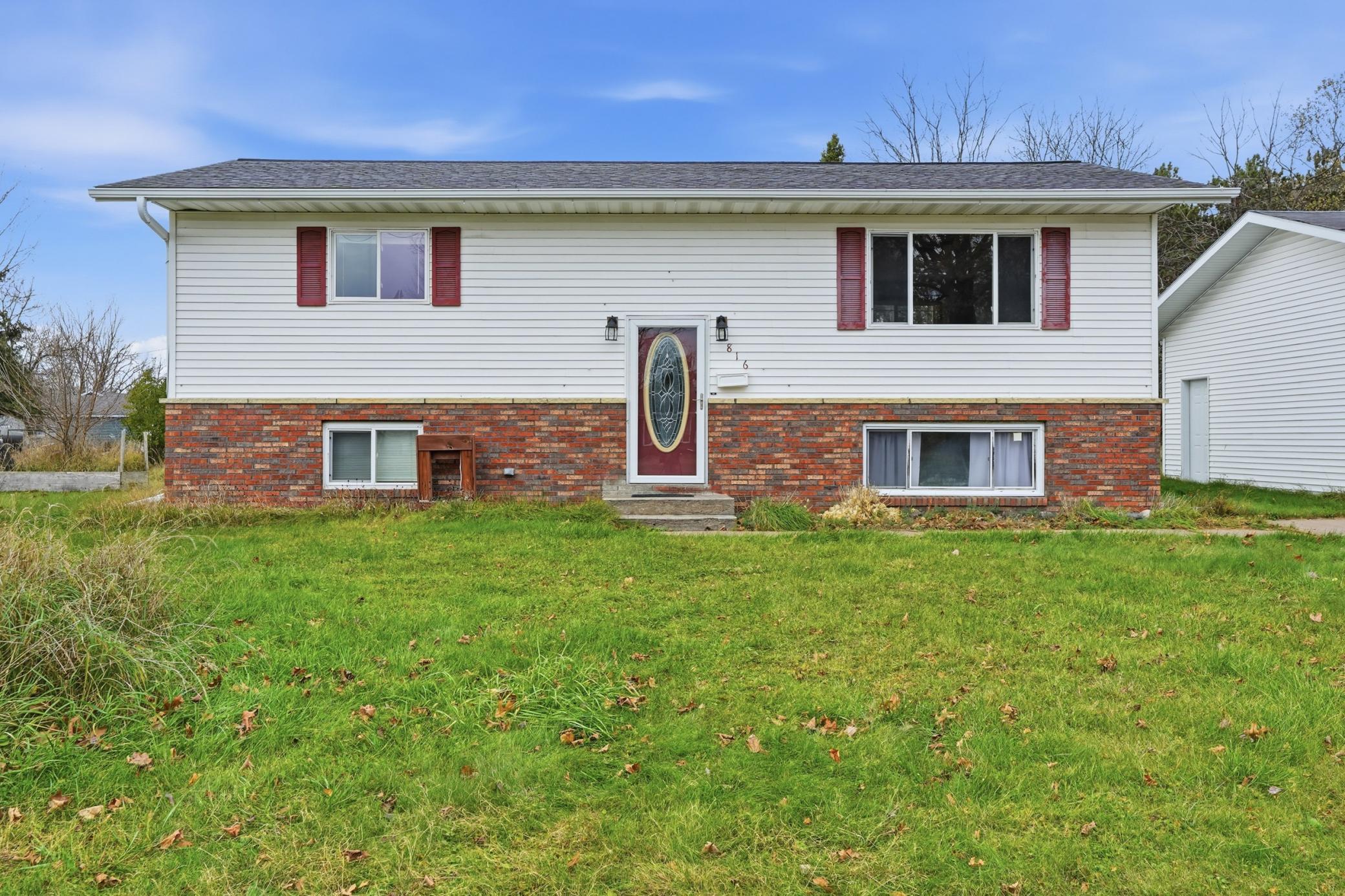 816 E 9th St S, Ladysmith, WI 54848