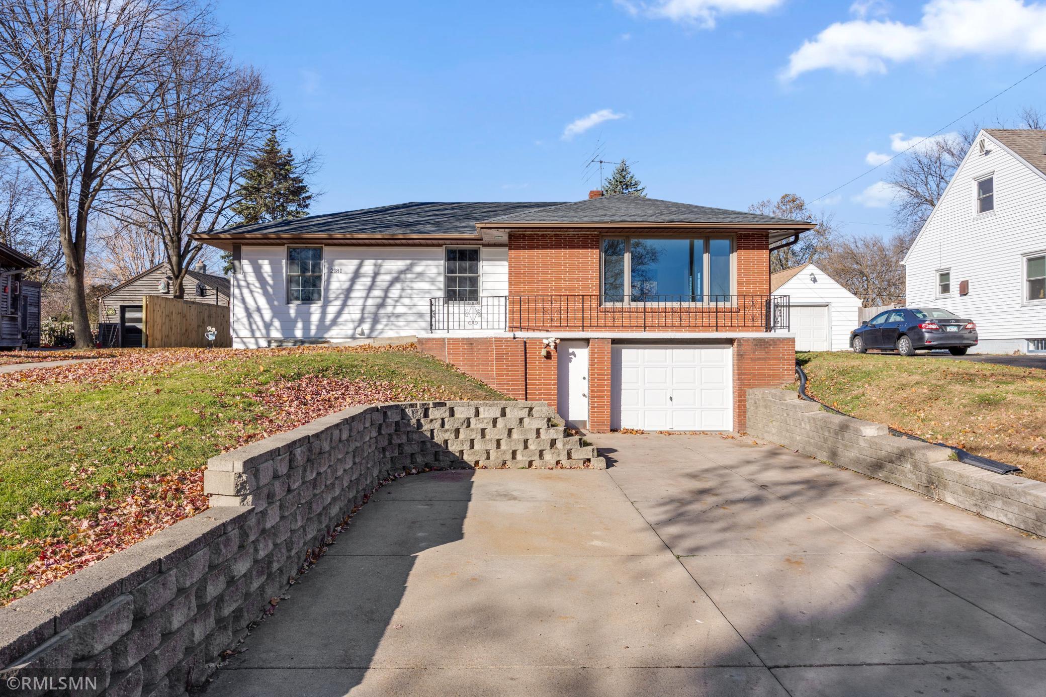 2181 Sunrise Dr N, Maplewood, MN 55117
