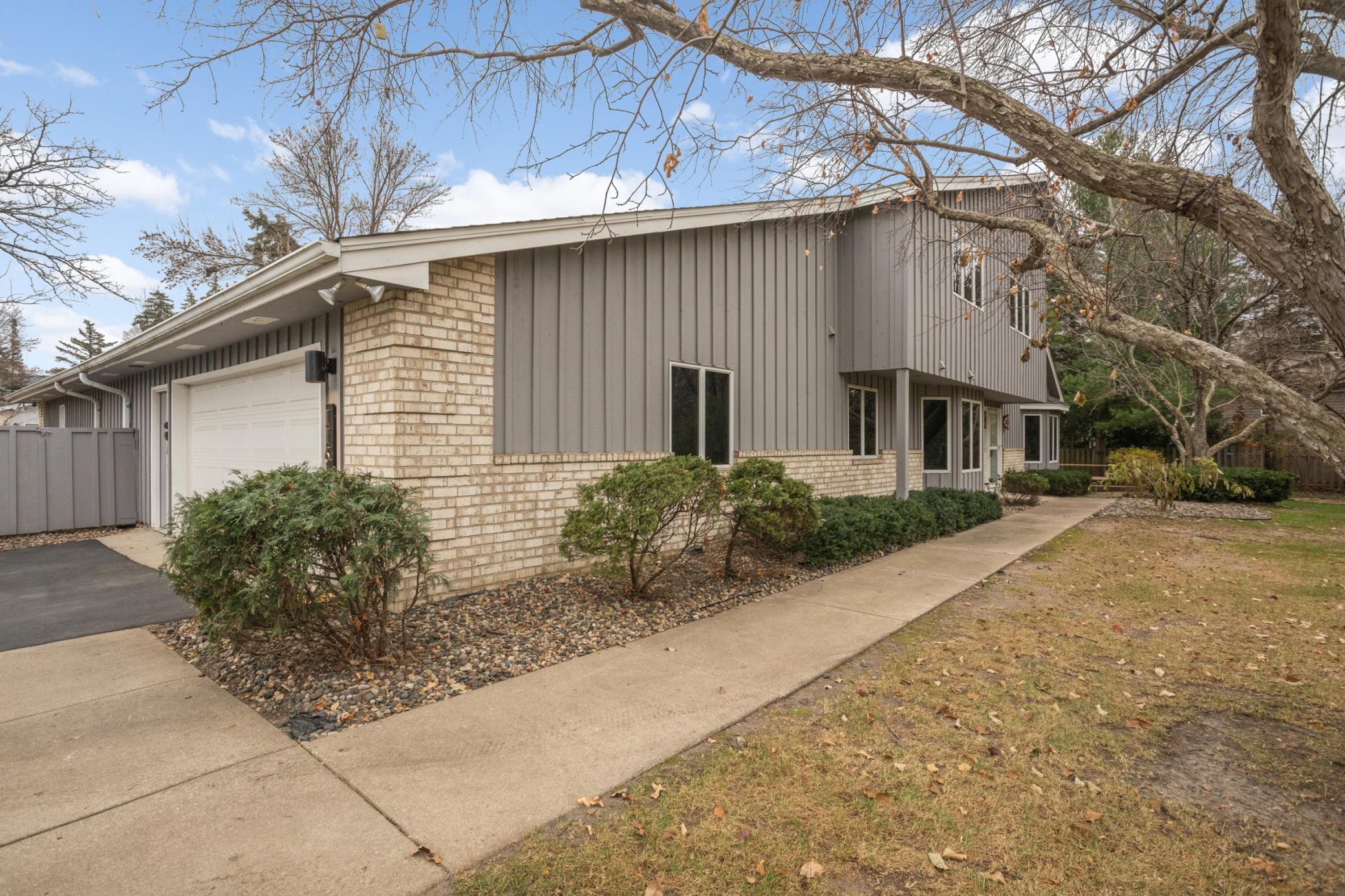1166 Kingsley Ct S, Mendota Heights, MN 55118