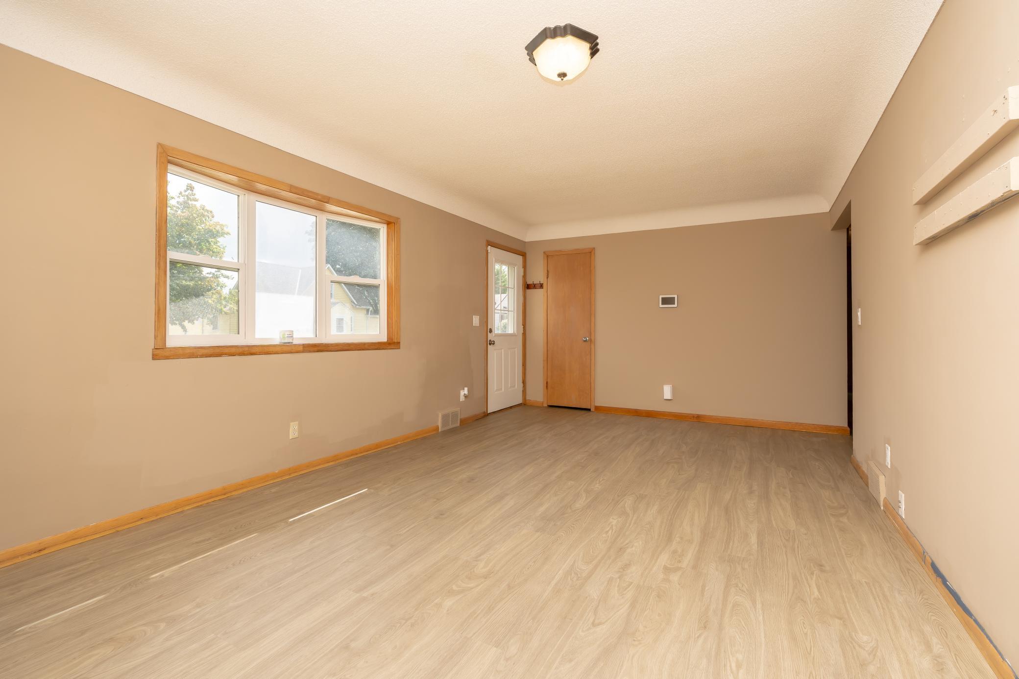 313 Lake Ave N, Silver Lake, MN 55381