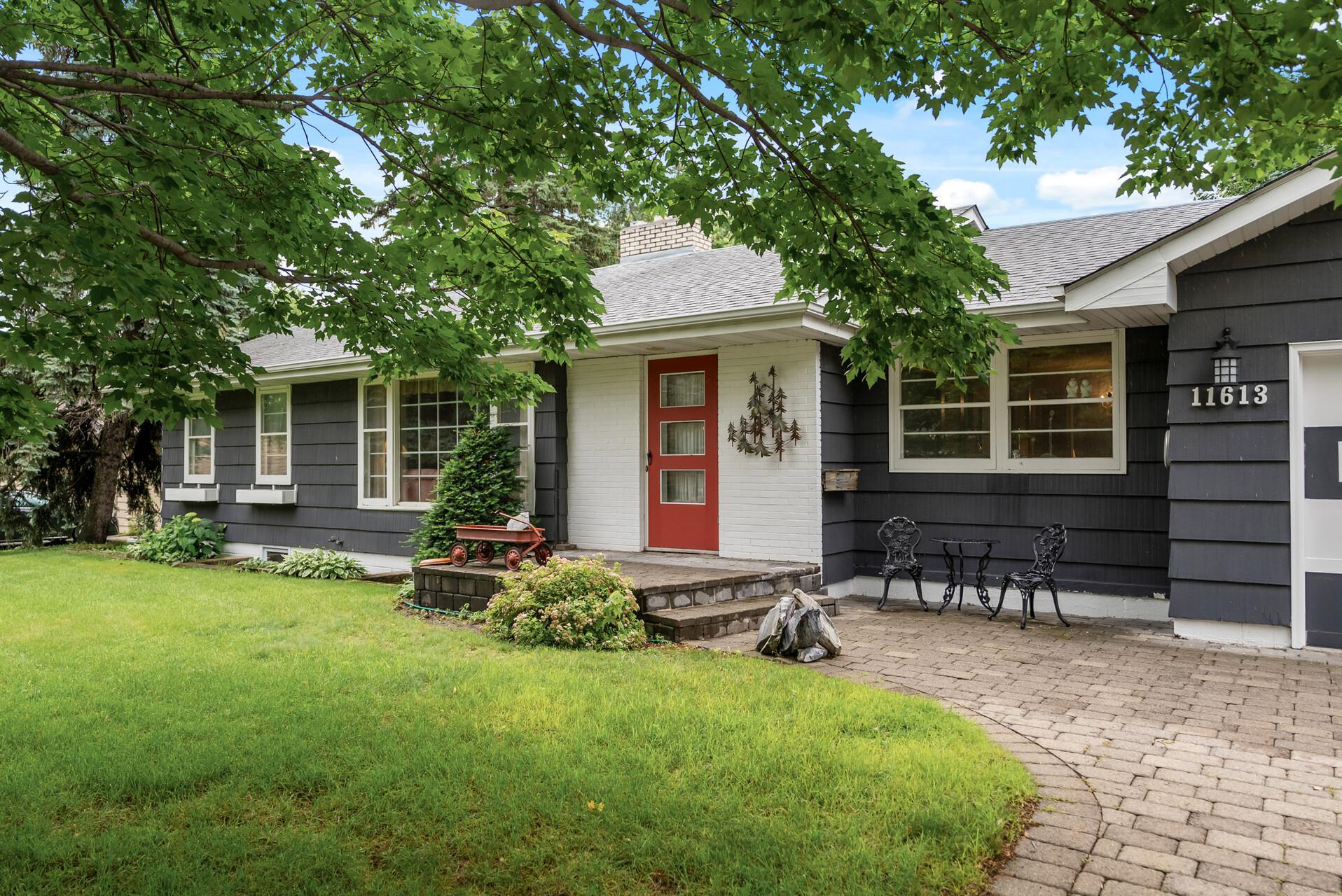 11613 Shady Oak Dr, Minnetonka, MN 55343
