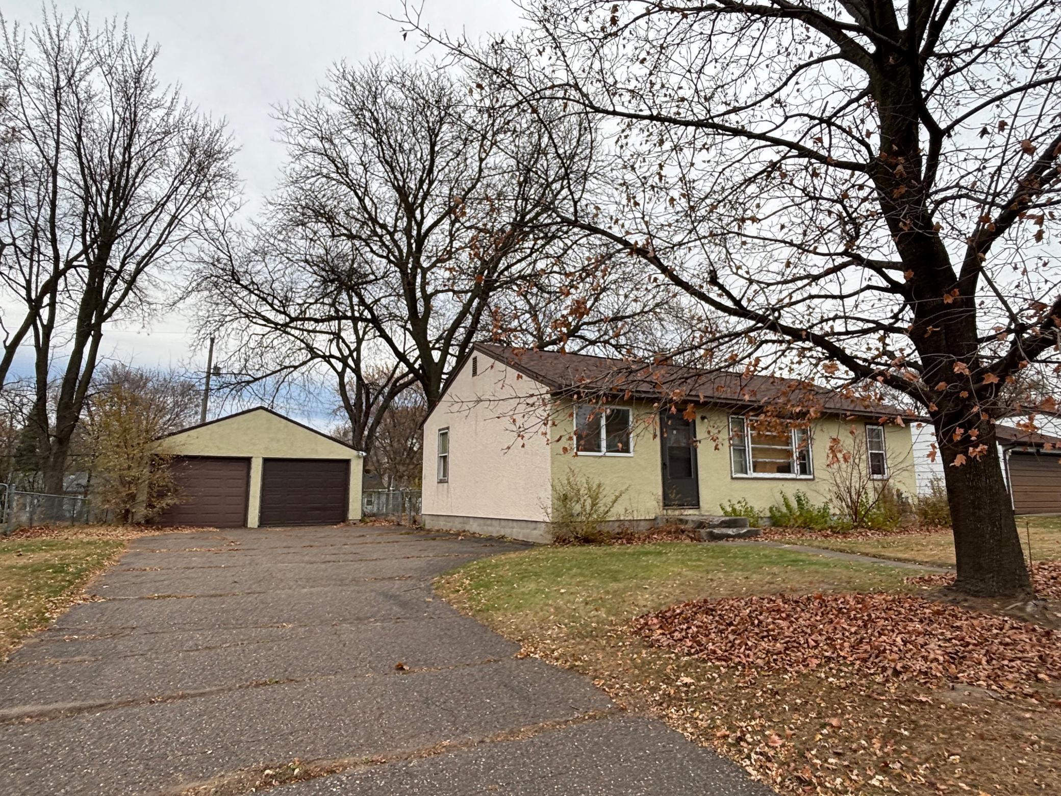 1367 Skillman Ave E, Maplewood, MN 55109
