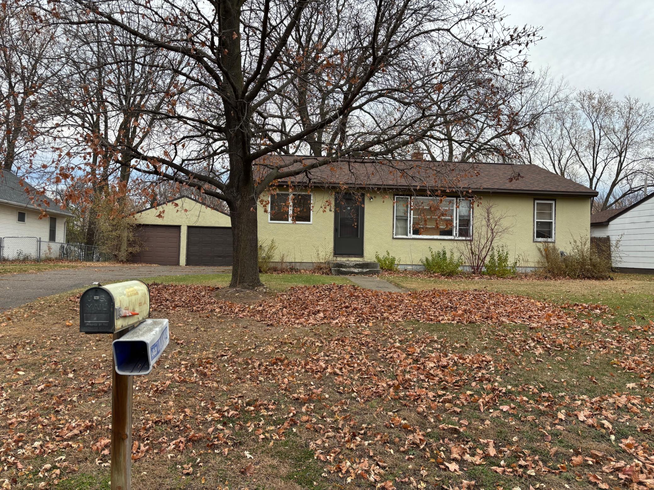 1367 Skillman Ave E, Maplewood, MN 55109