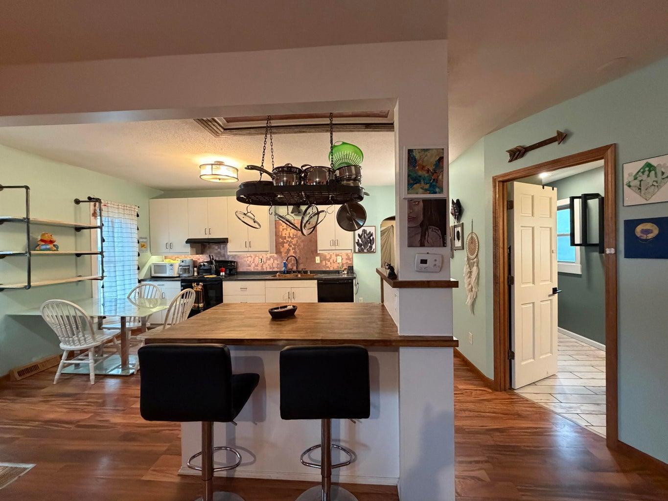 912 S Oak St, La Crescent, MN 55947