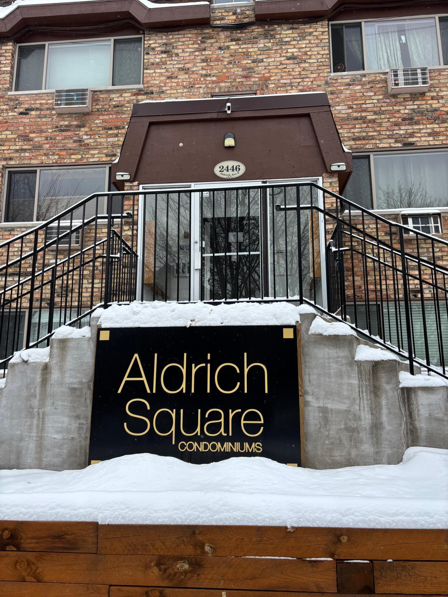 2446 Aldrich Ave S #105, Minneapolis, MN 55405