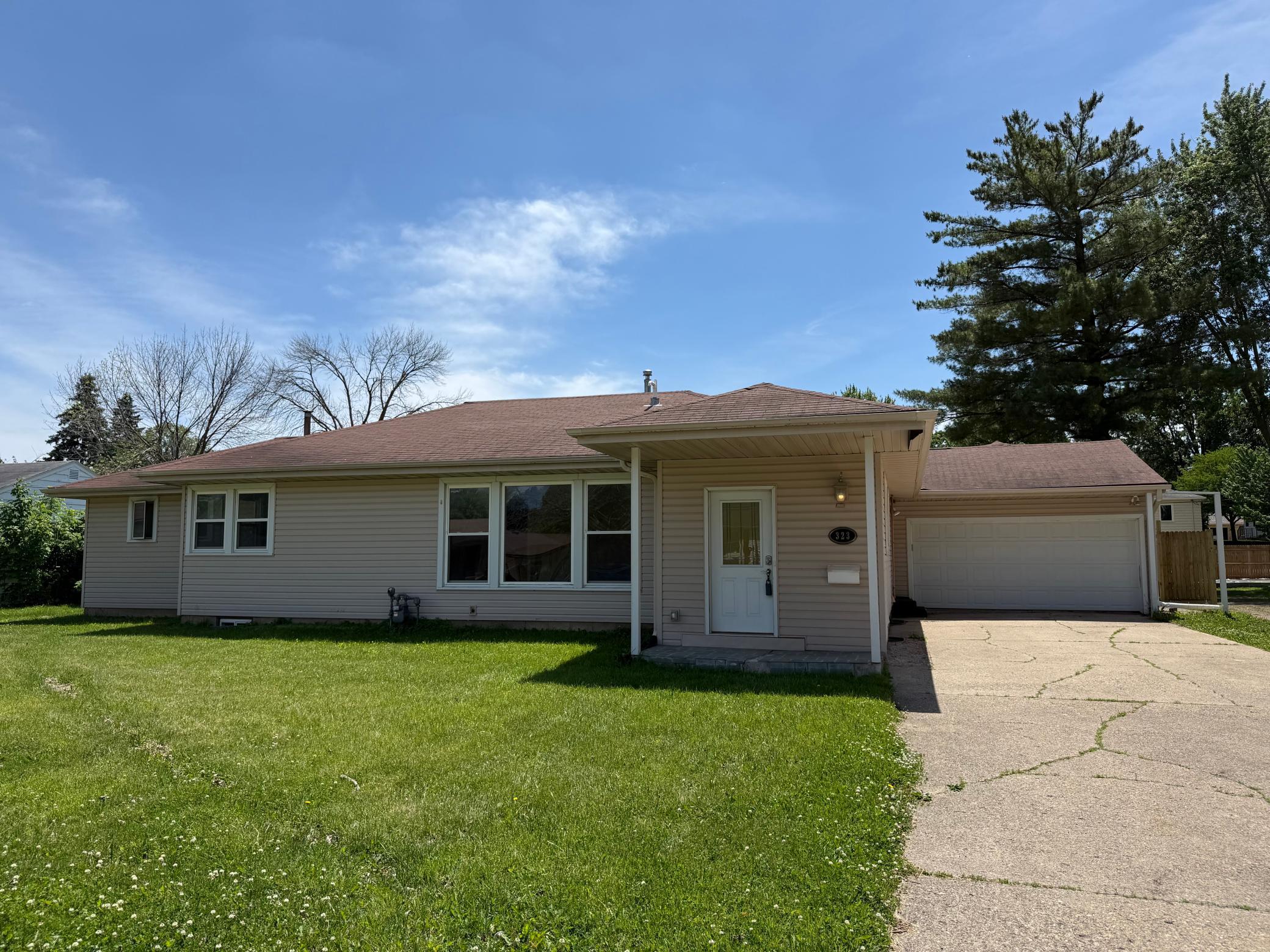 323 Murray St, Owatonna, MN 55060
