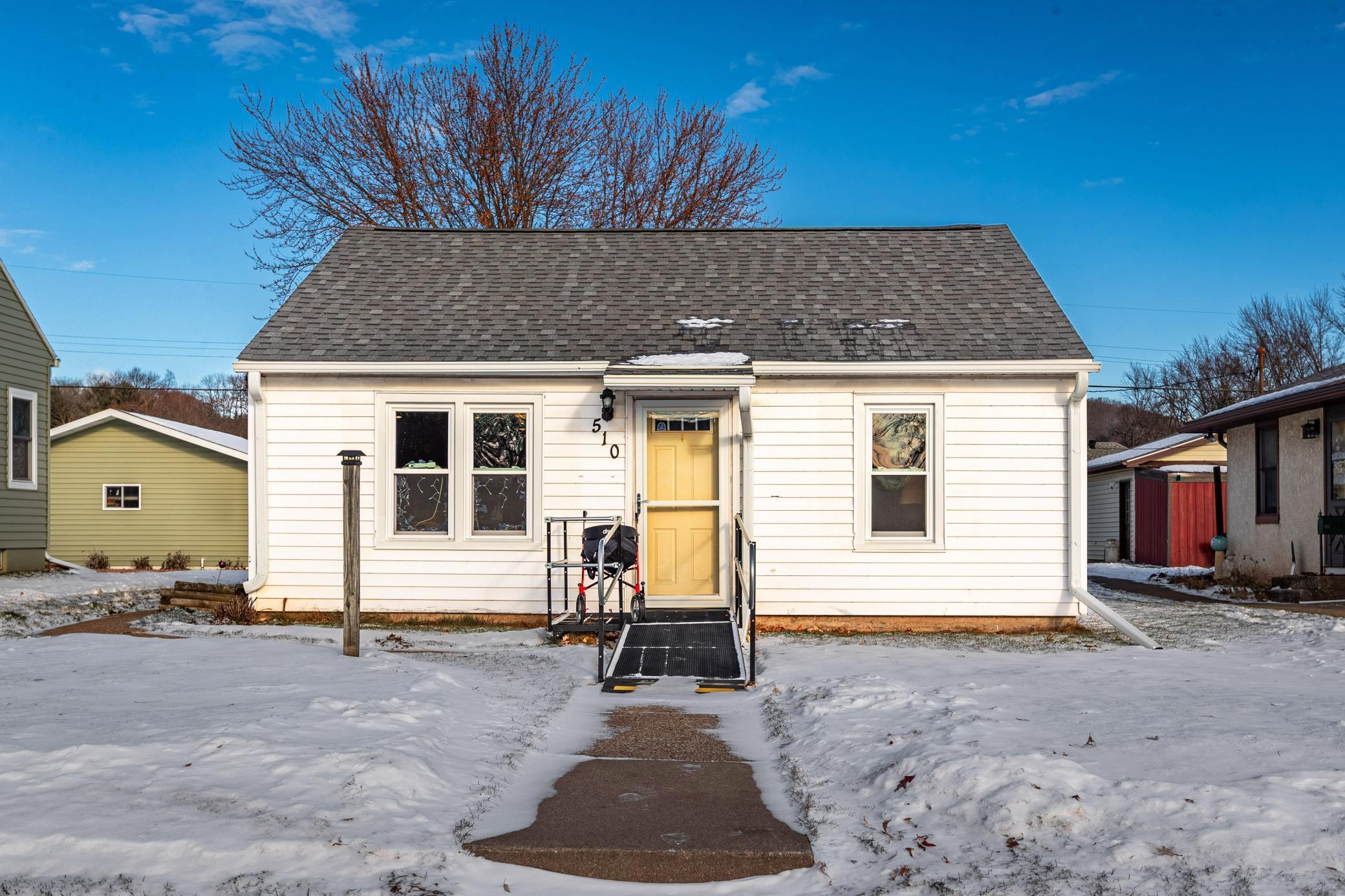 510 N 1st St, La Crescent, MN 55947