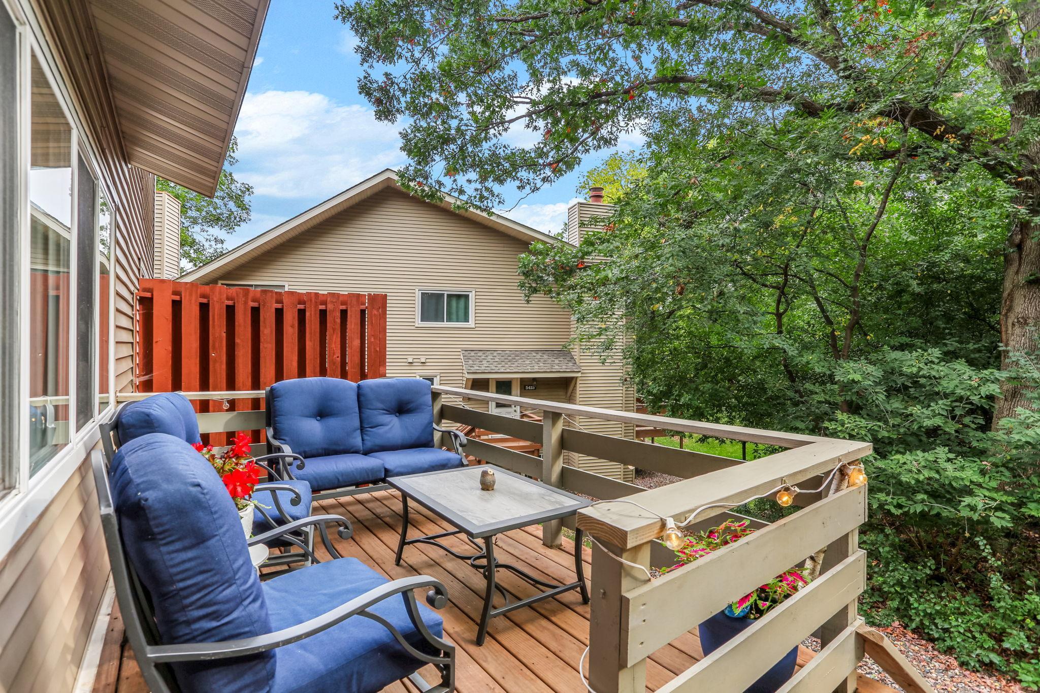 5407 W Brenner Ps, Fridley, MN 55432
