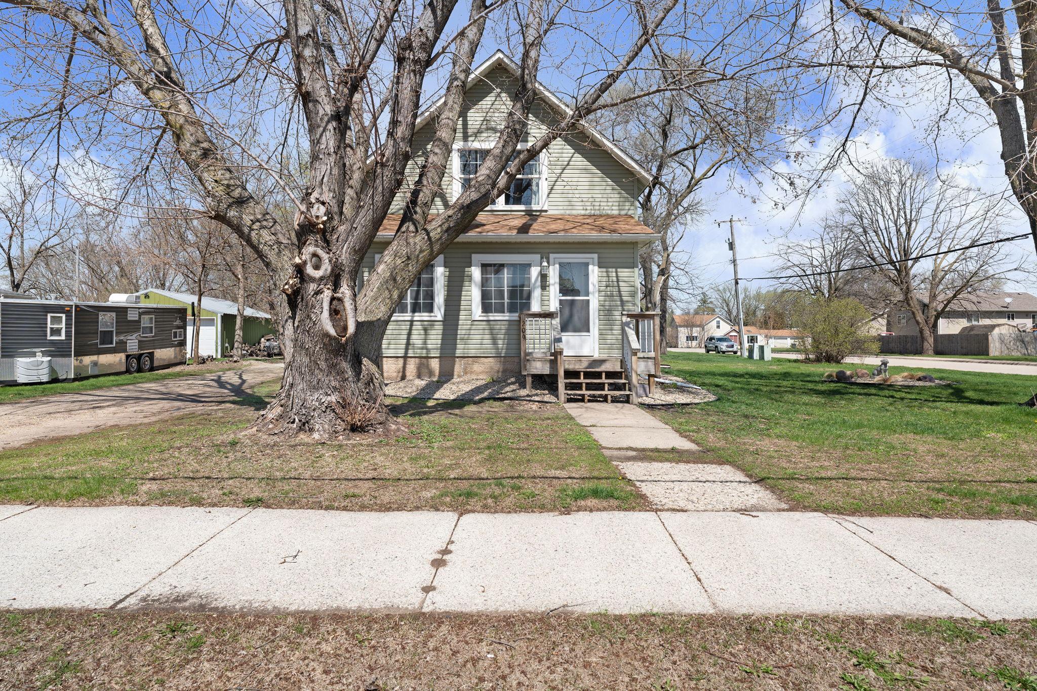 209 Central Ave E, Medford, MN 55049