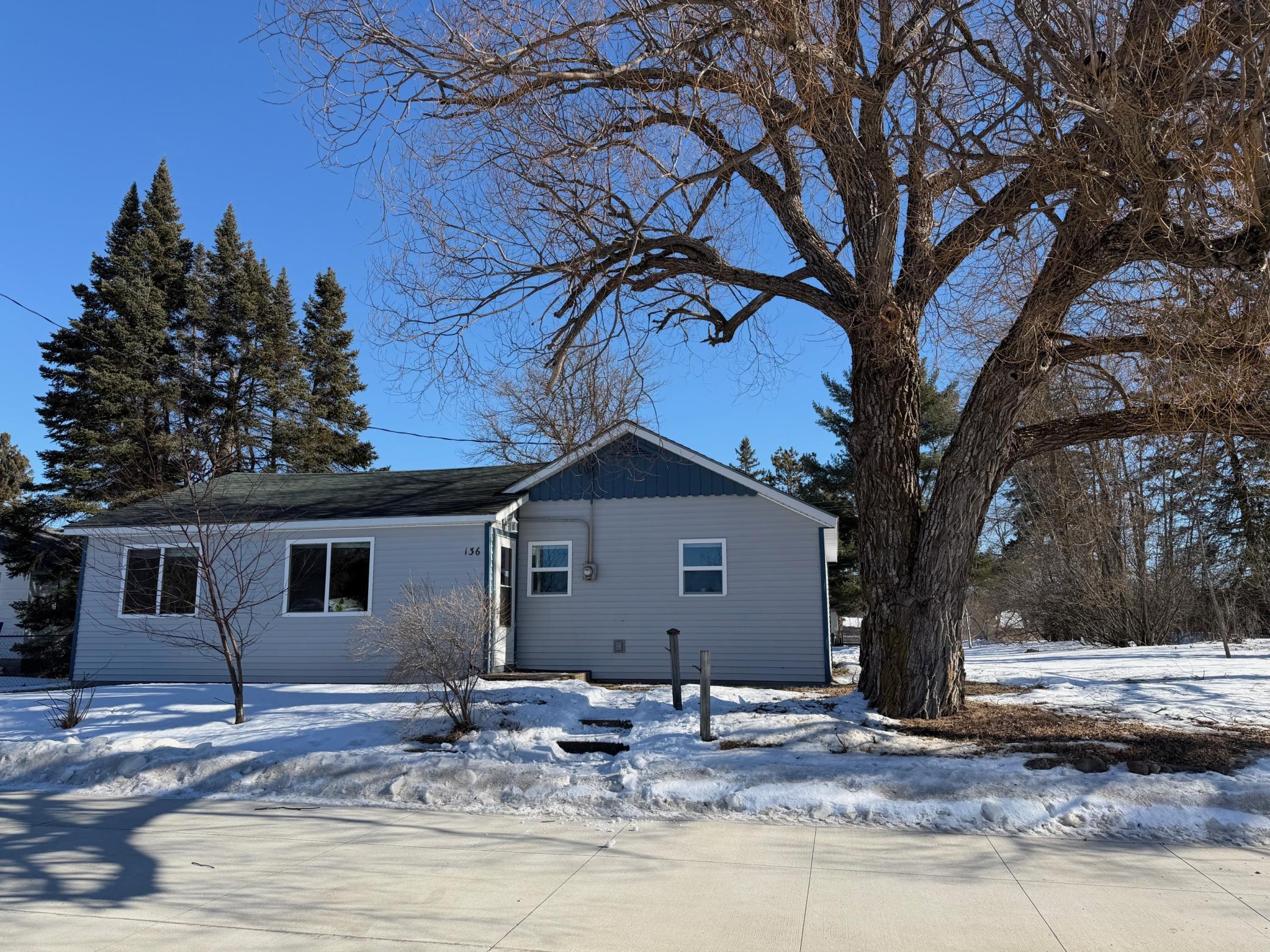 136 1st St N, Hackensack, MN 56452