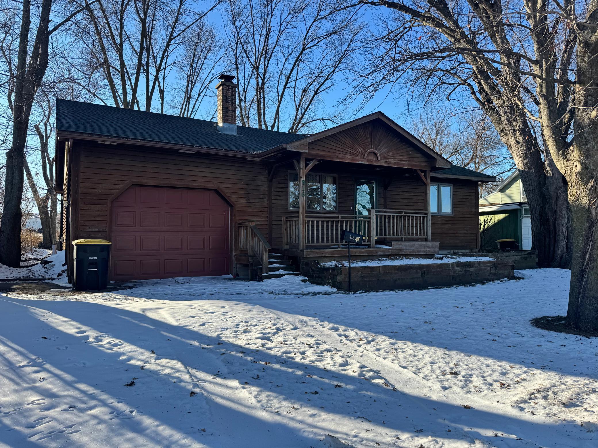 816 E 5th St, Blue Earth, MN 56013