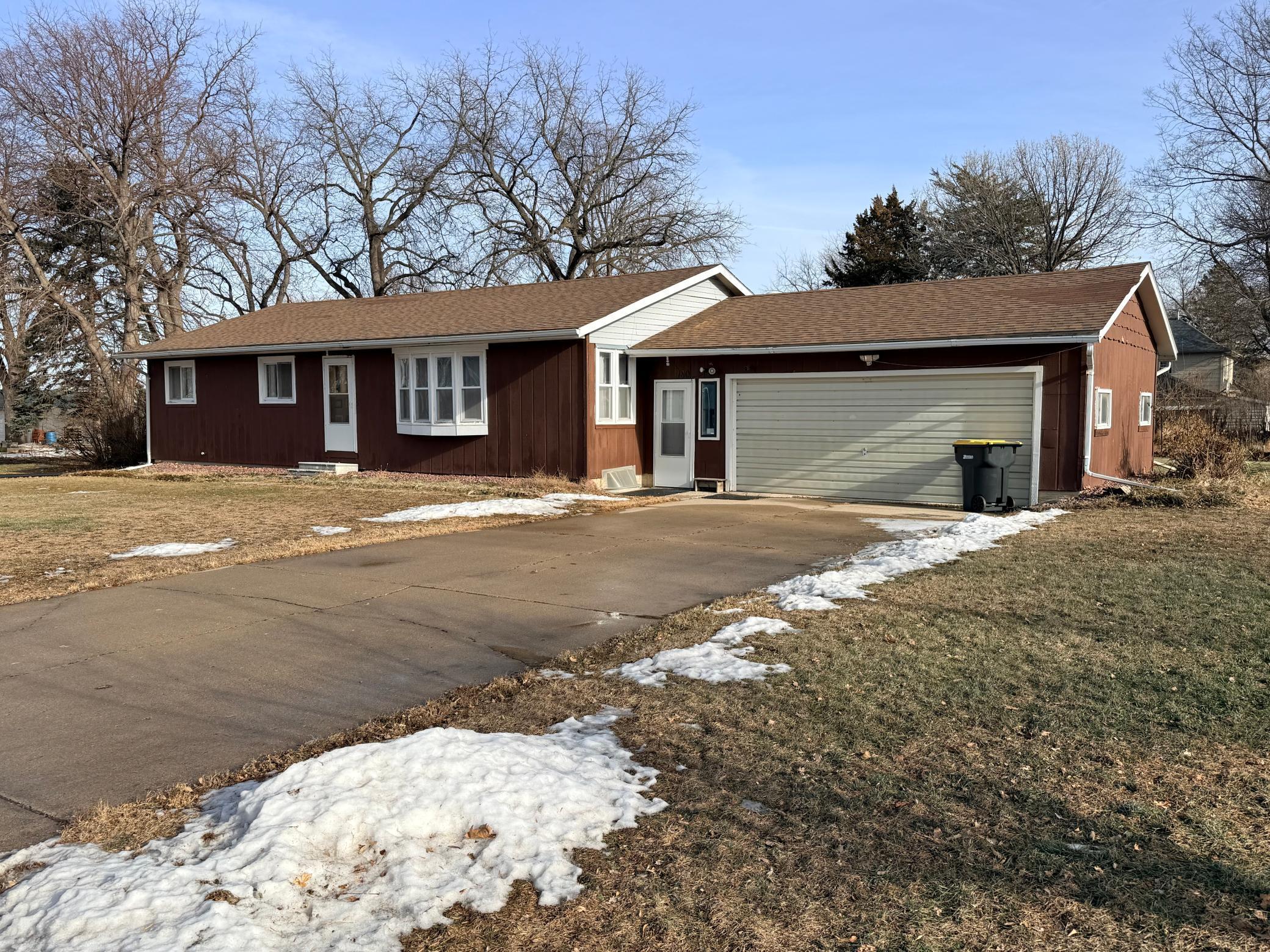 180 6th St, Walnut Grove, MN 56180