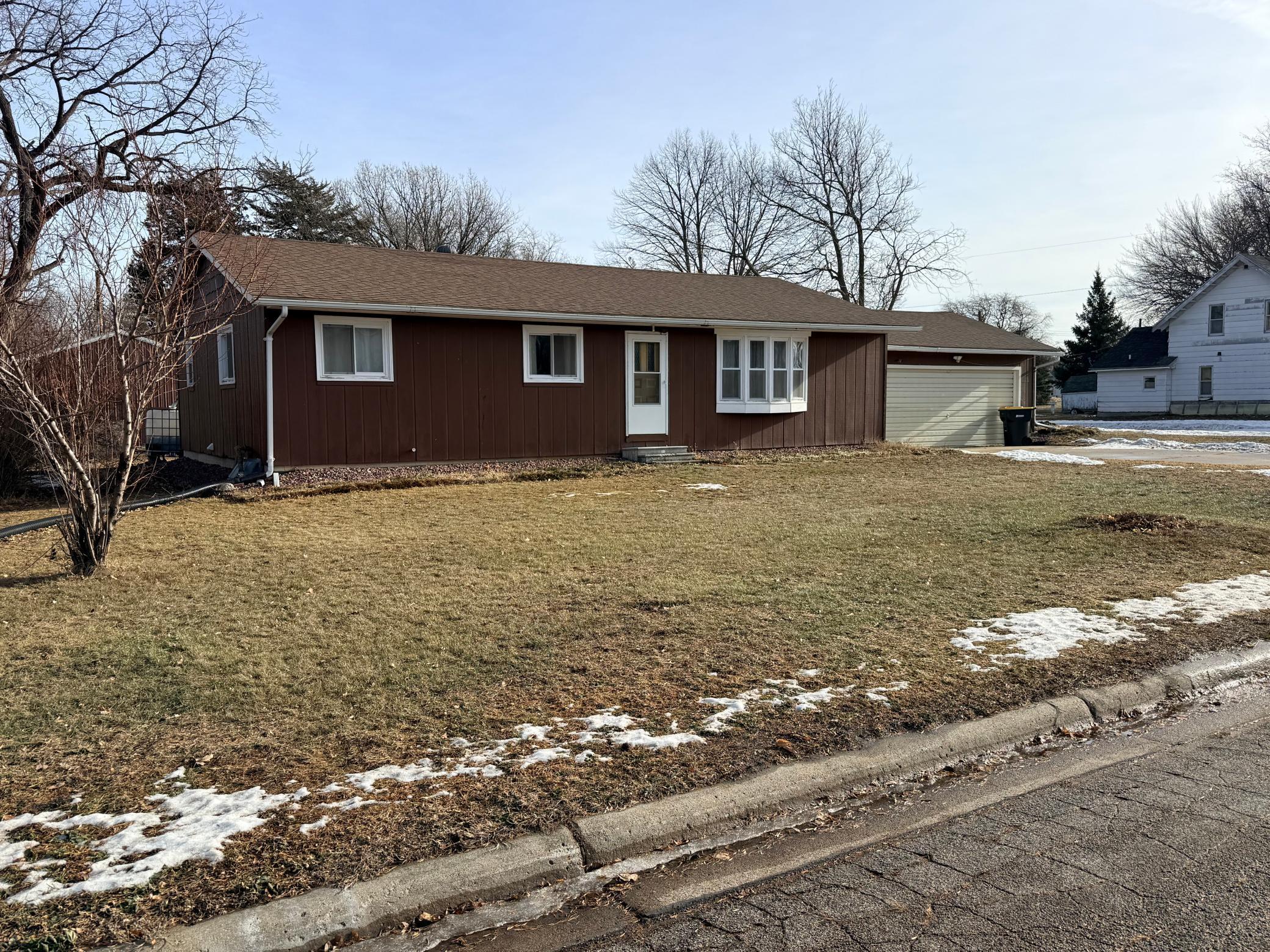180 6th St, Walnut Grove, MN 56180