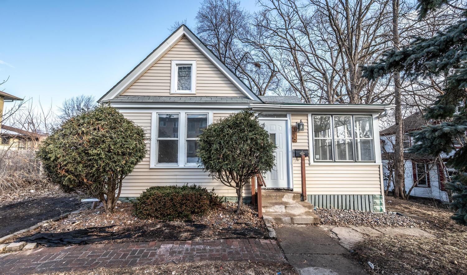 315 Annapolis St W, Saint Paul, MN 55118