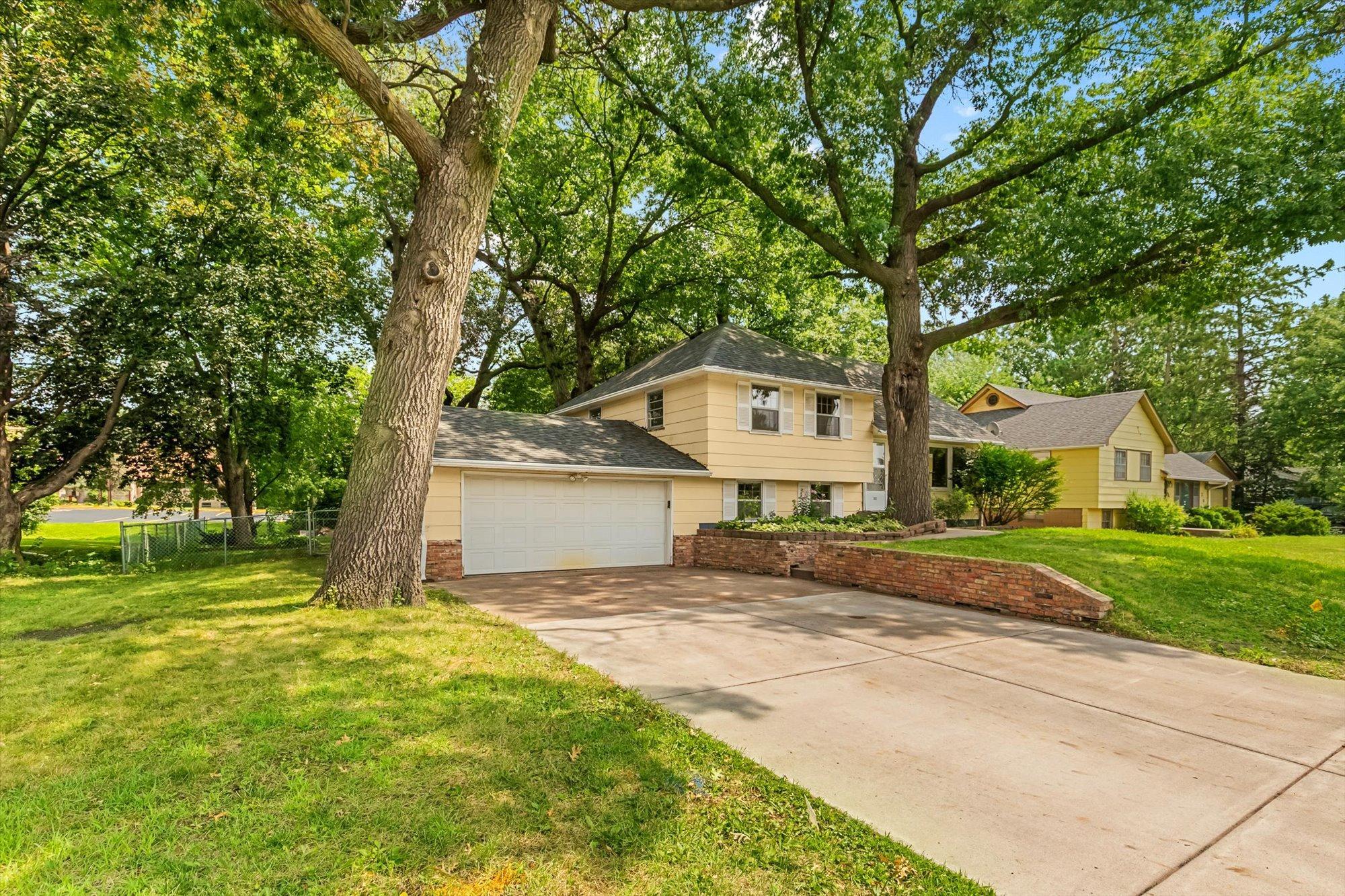 262 N Star Ln, Circle Pines, MN 55014