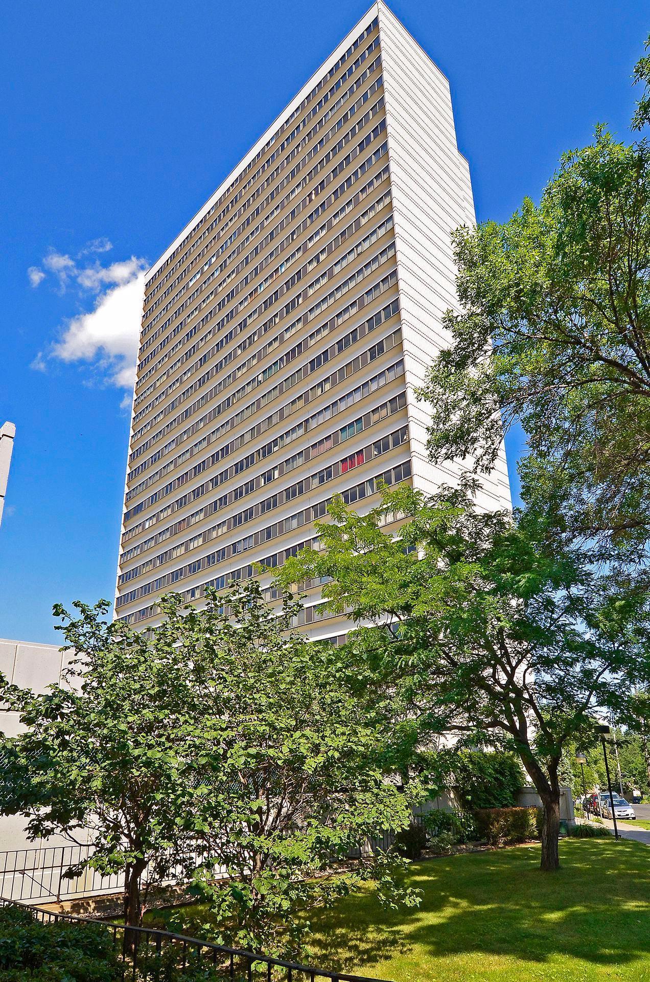 1920 S 1st St #707, Minneapolis, MN 55454