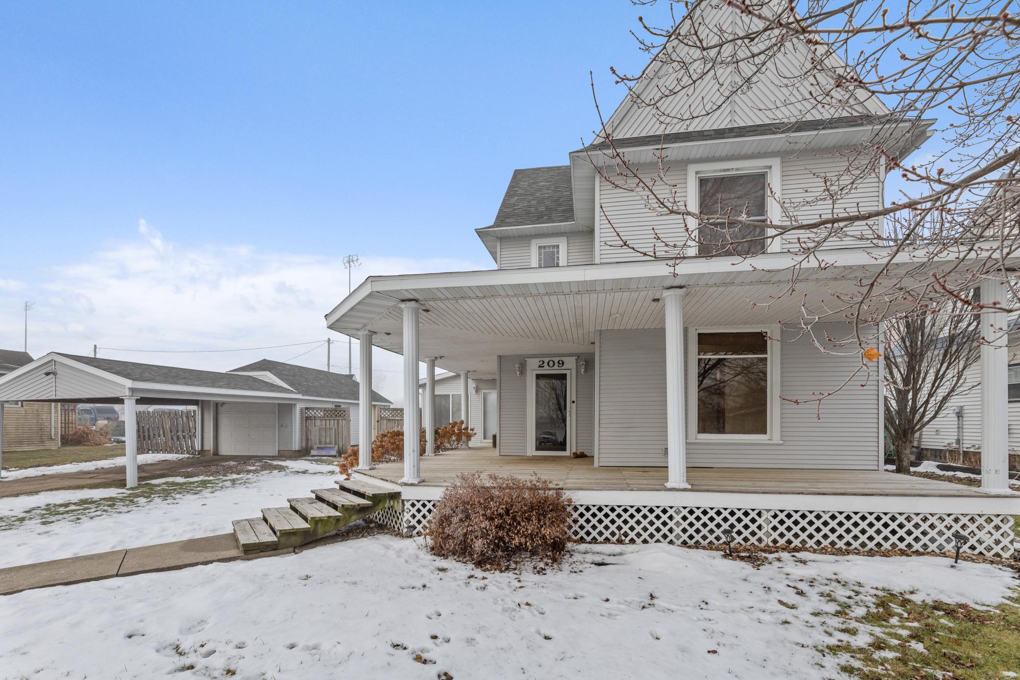 209 Oak St S, Mabel, MN 55954