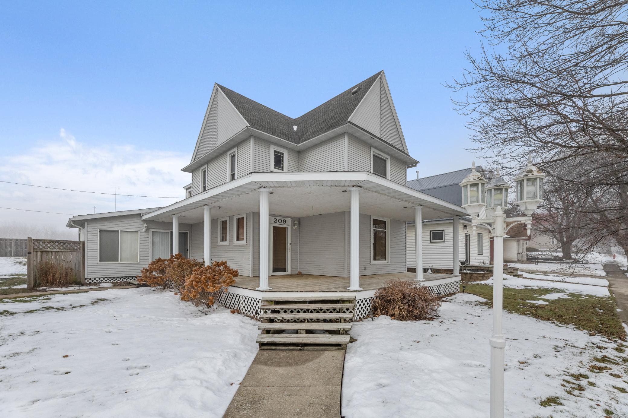 209 Oak St S, Mabel, MN 55954