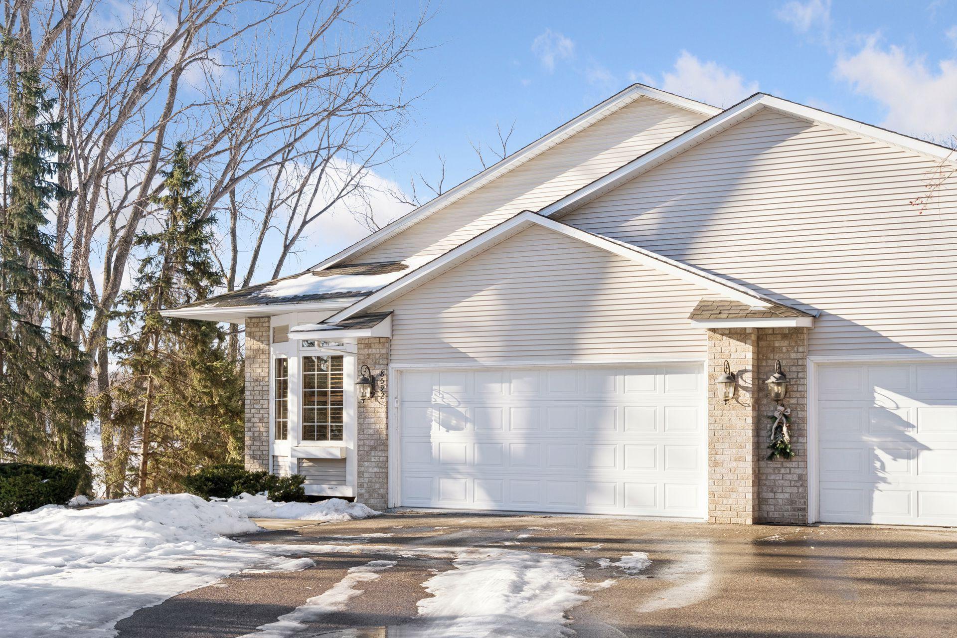 8592 Franlo Rd, Eden Prairie, MN 55344