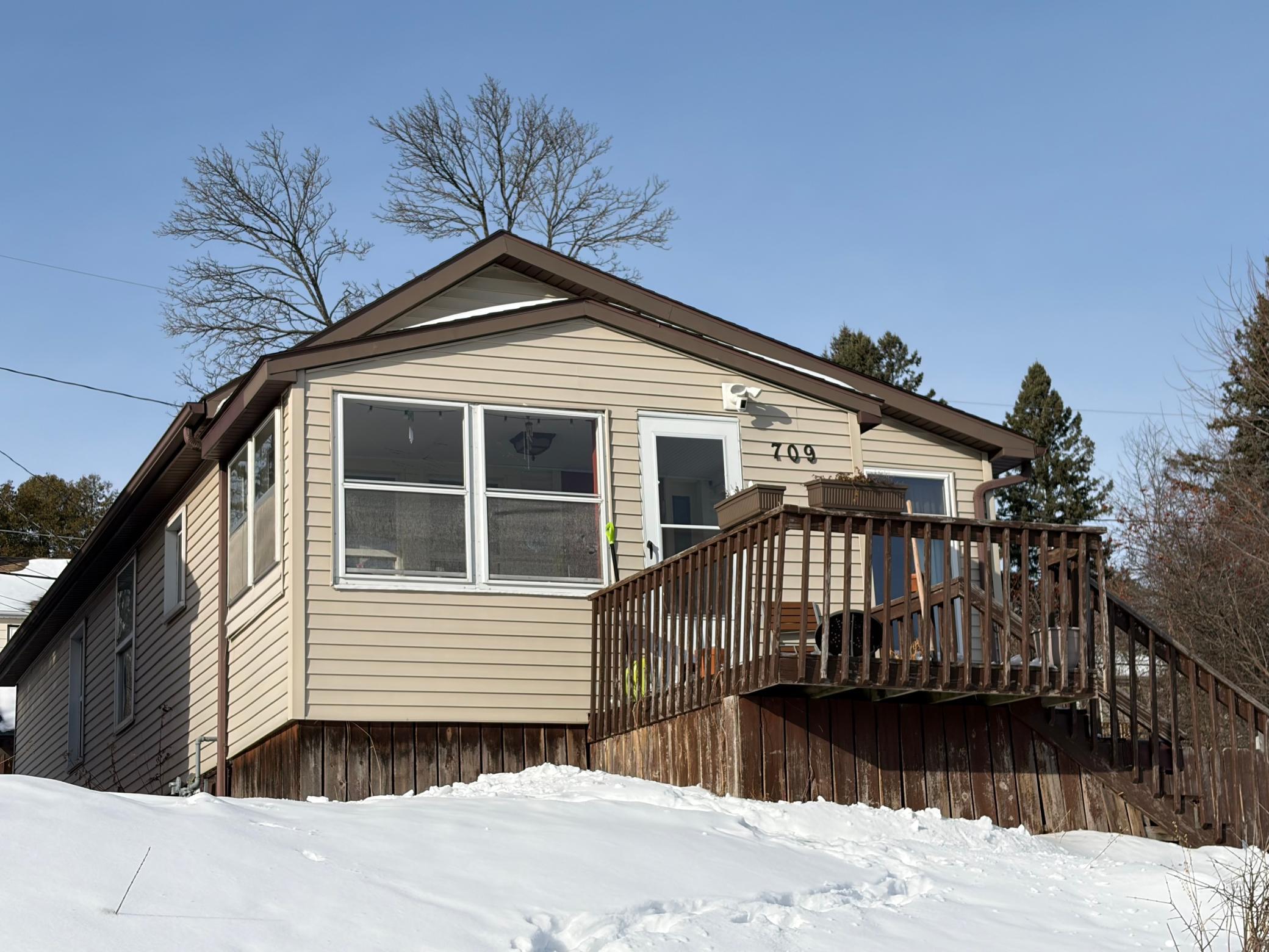 709 E 13th St, Duluth, MN 55805