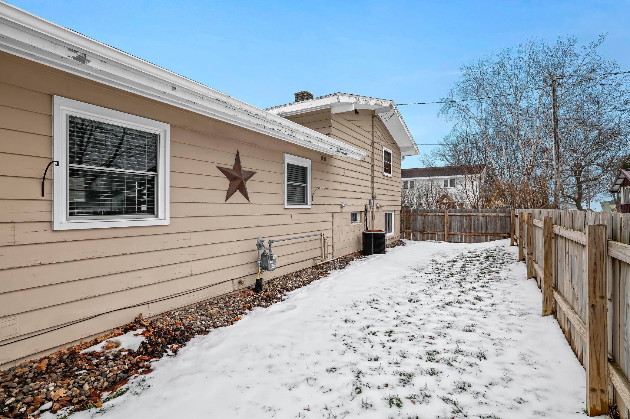510 Madison St E, Caledonia, MN 55921