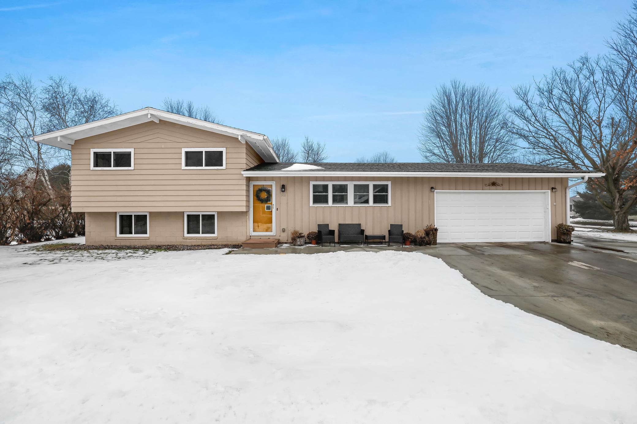 510 Madison St E, Caledonia, MN 55921