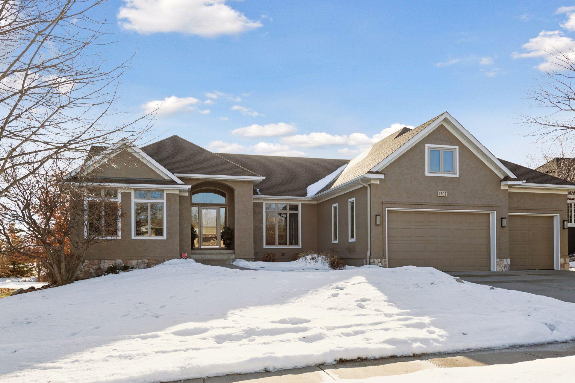 1207 Adrian Dr, Chaska, MN 55318