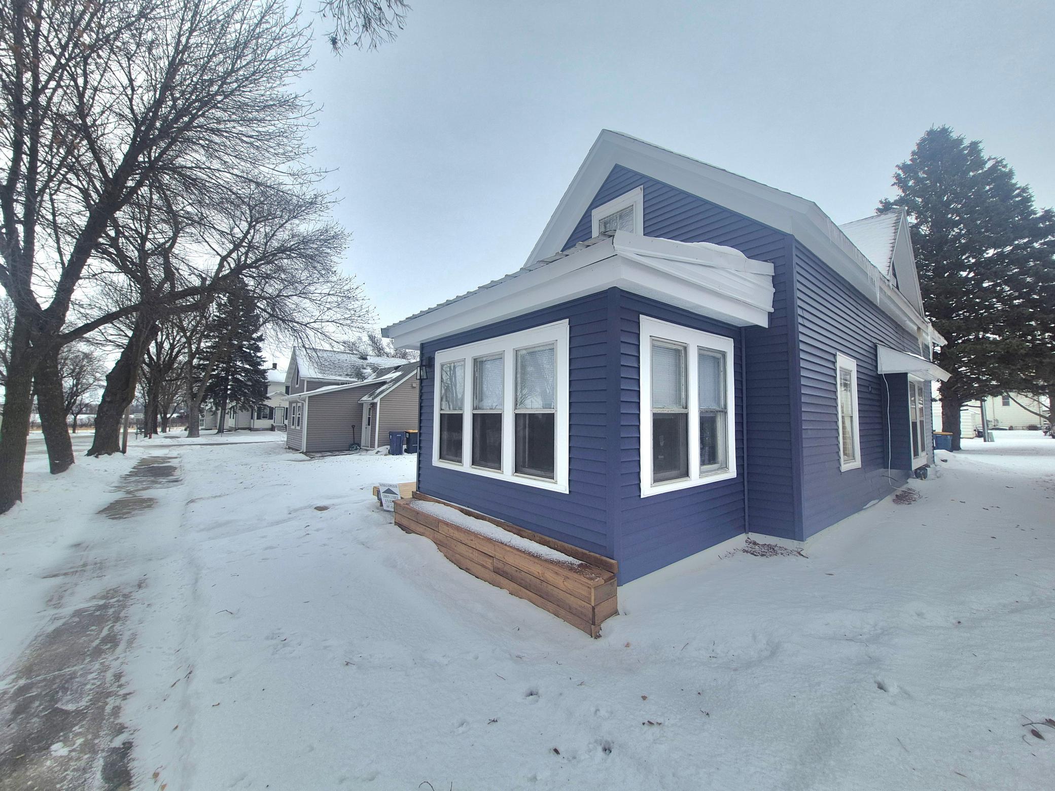 1137 Ash Ave, Gibbon, MN 55335