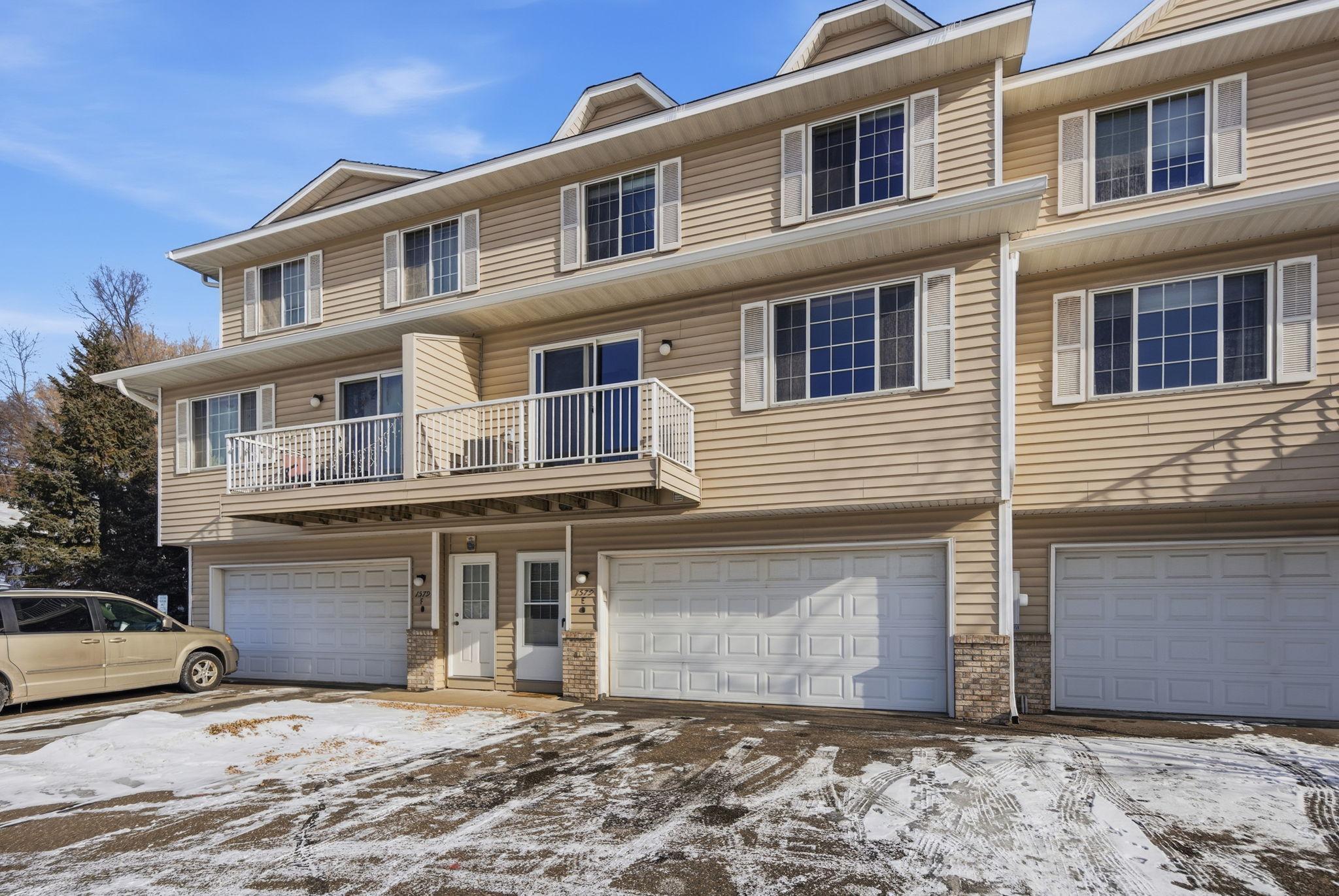 1579 County Road D E #E, Maplewood, MN 55109