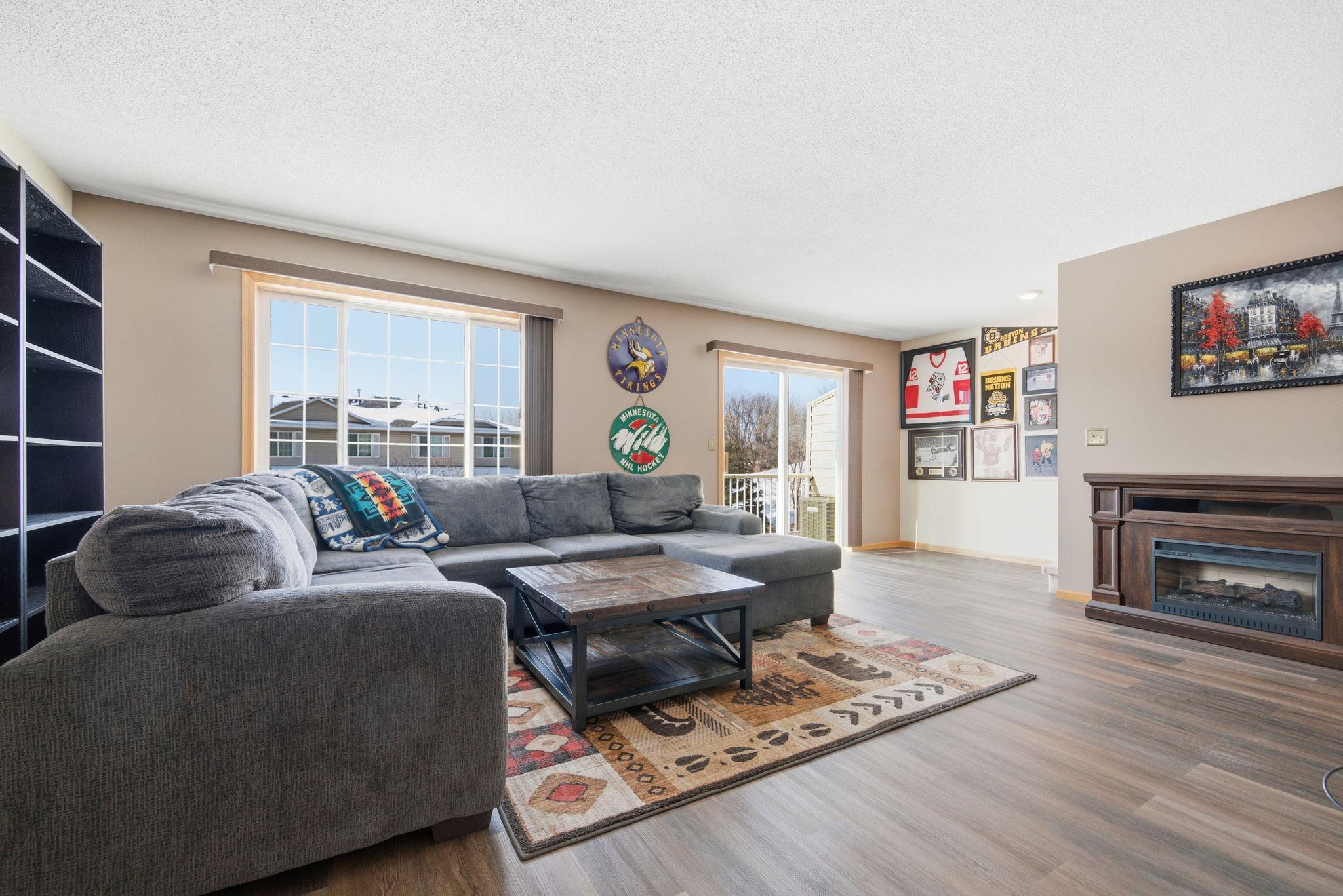 1579 County Road D E #E, Maplewood, MN 55109