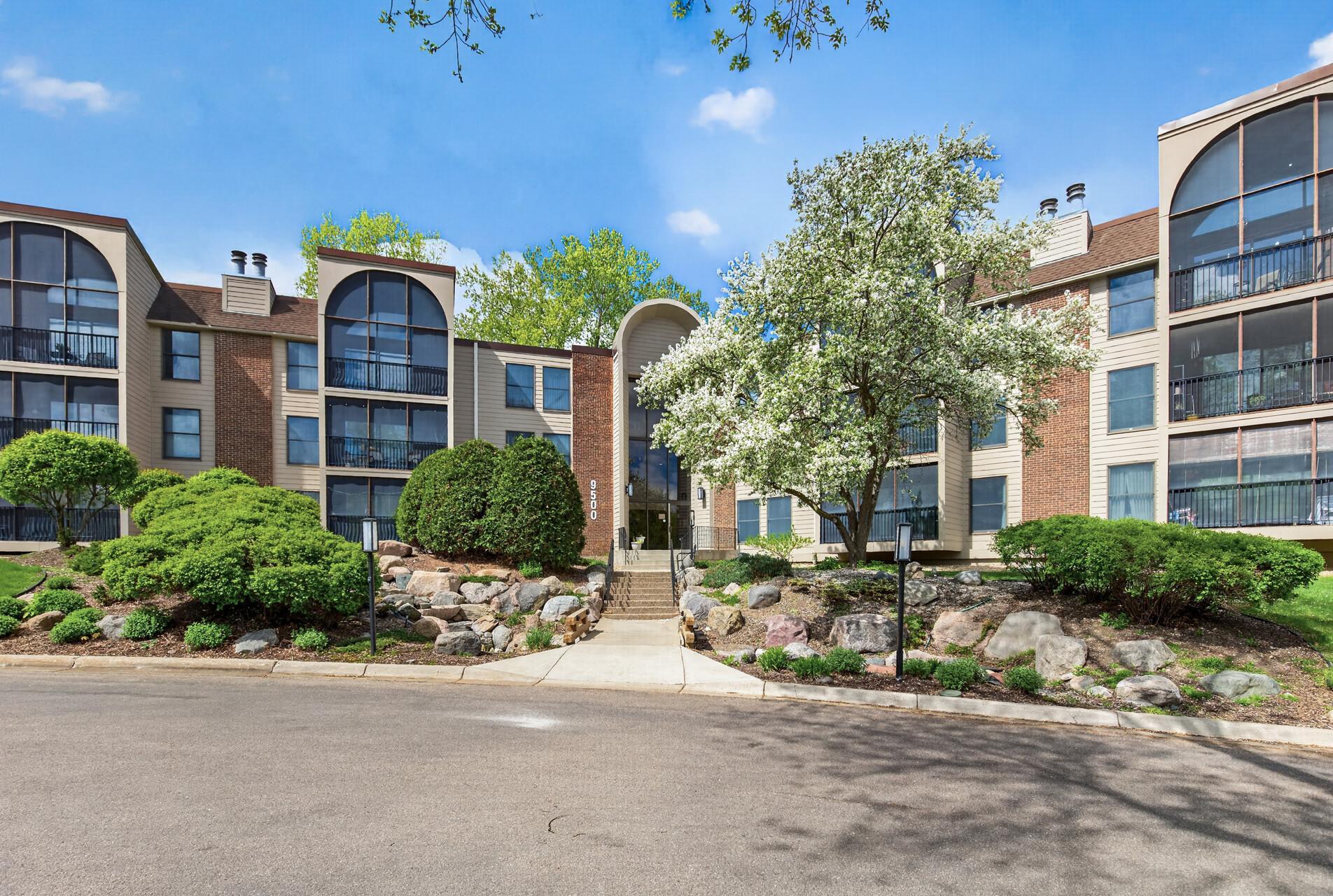 9500 Collegeview Rd #112, Bloomington, MN 55437