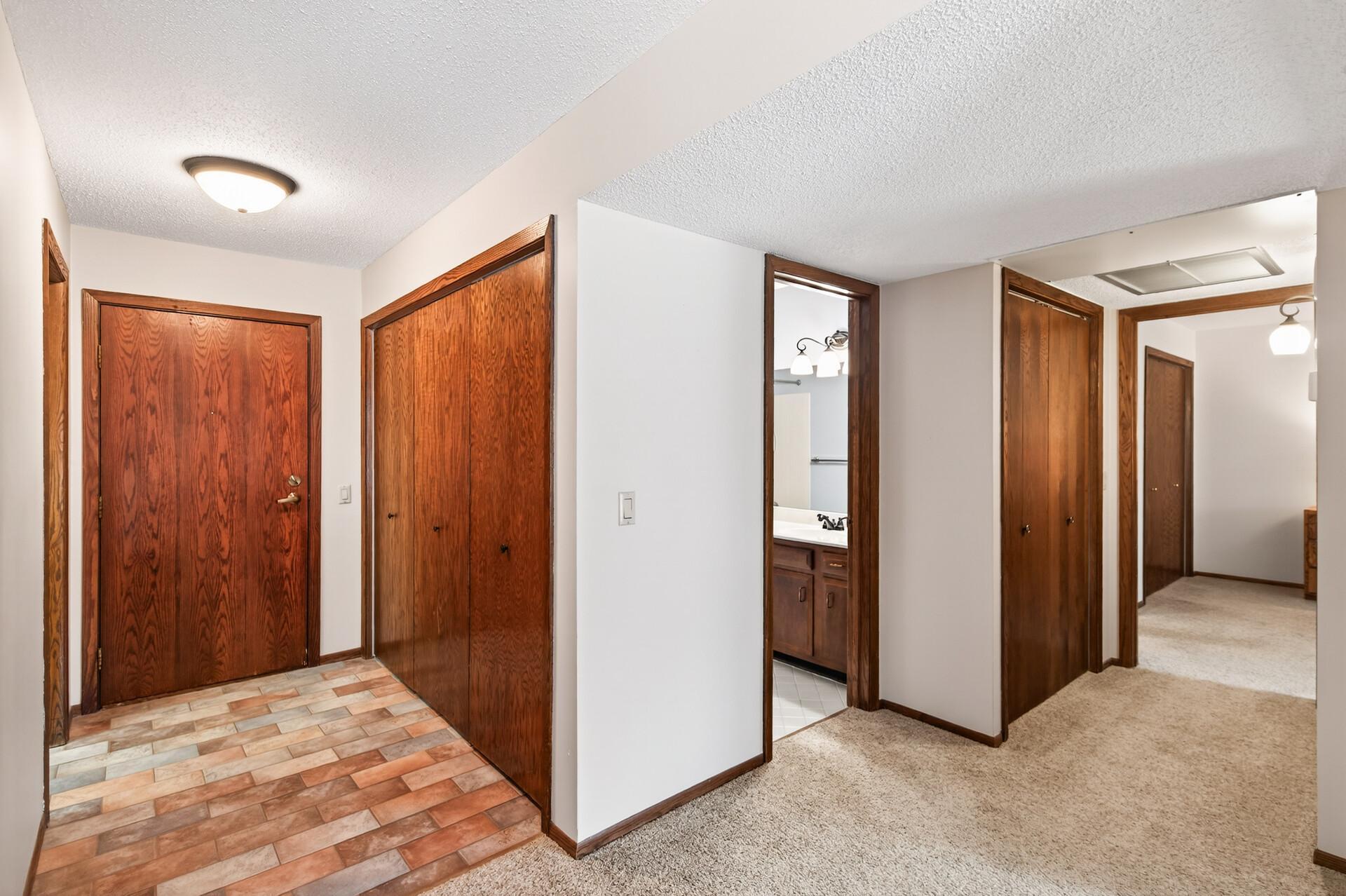 9500 Collegeview Rd #112, Bloomington, MN 55437