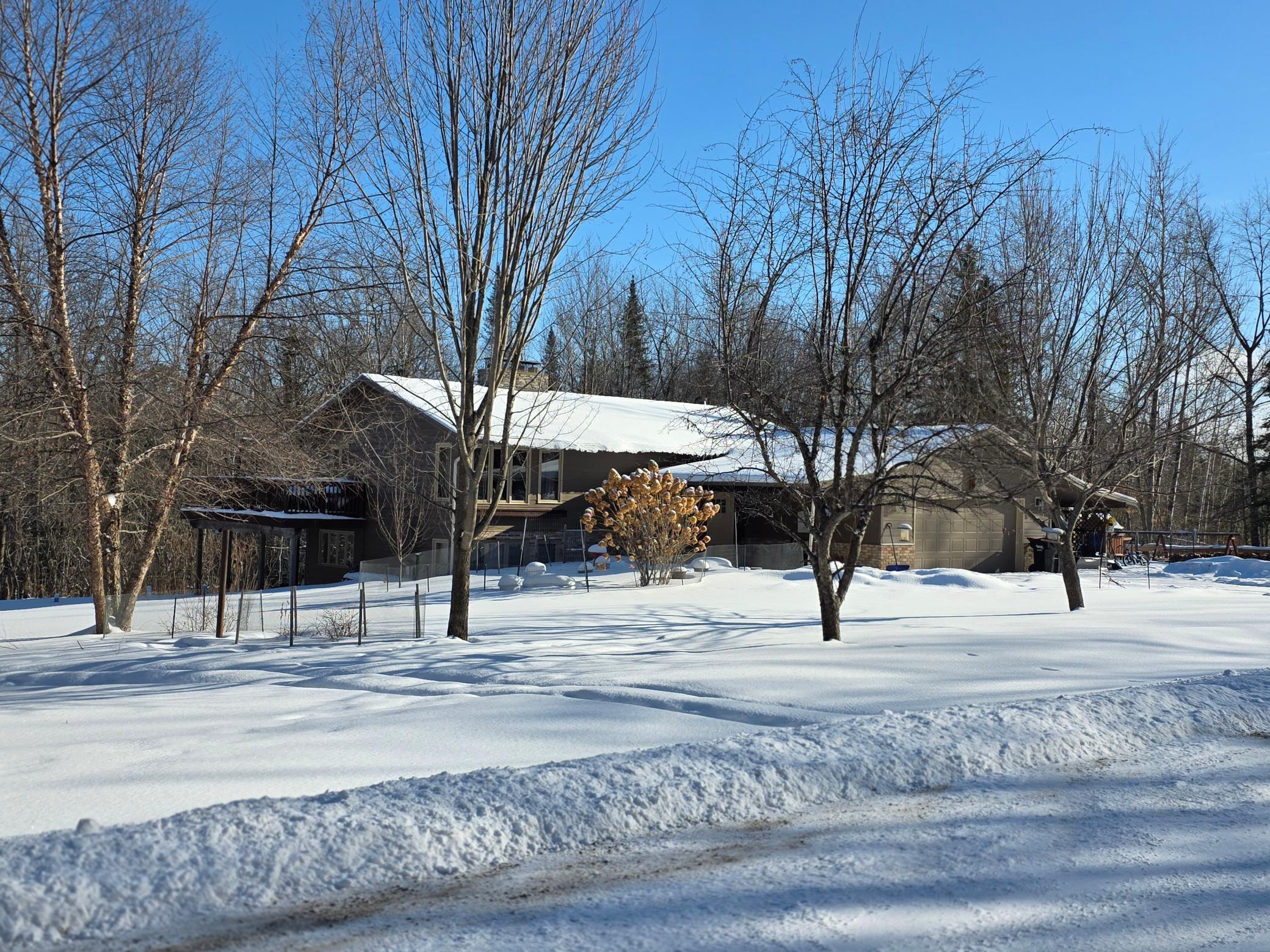 37214 Woodland Dr, Cohasset, MN 55721