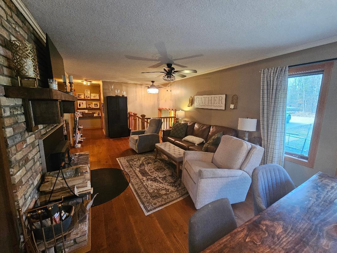 37214 Woodland Dr, Cohasset, MN 55721