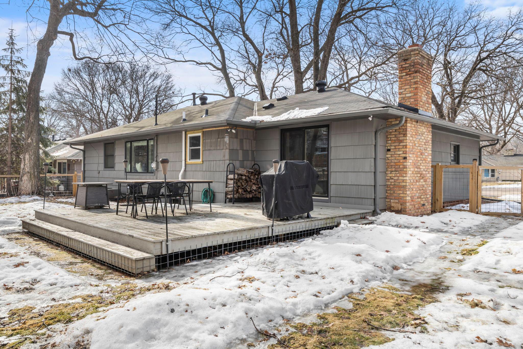 282 Glenbrook Rd N, Wayzata, MN 55391