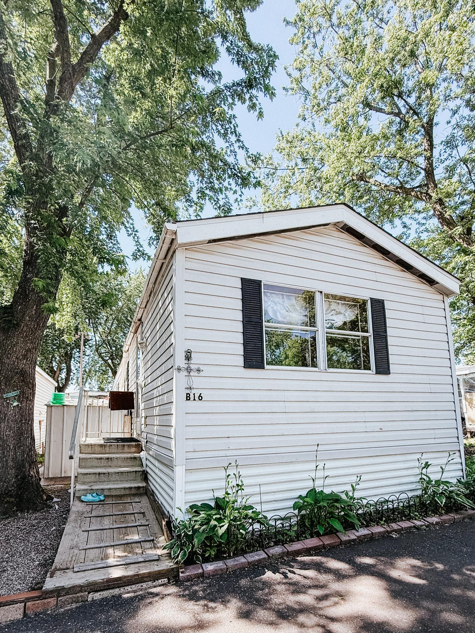3020 Rice St #Trailer B16, Little Canada, MN 55113