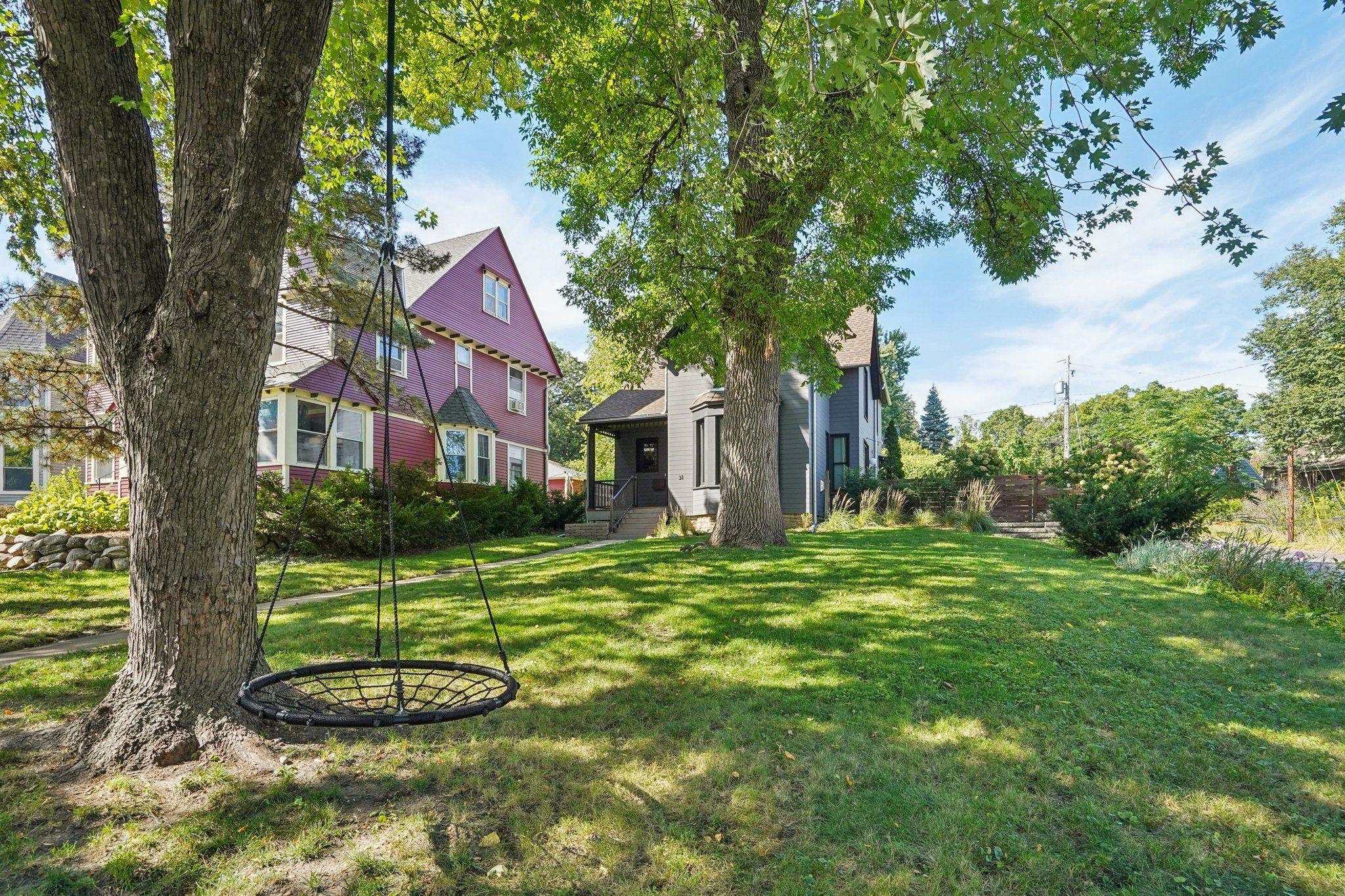 31 Langford Pk, Saint Paul, MN 55108