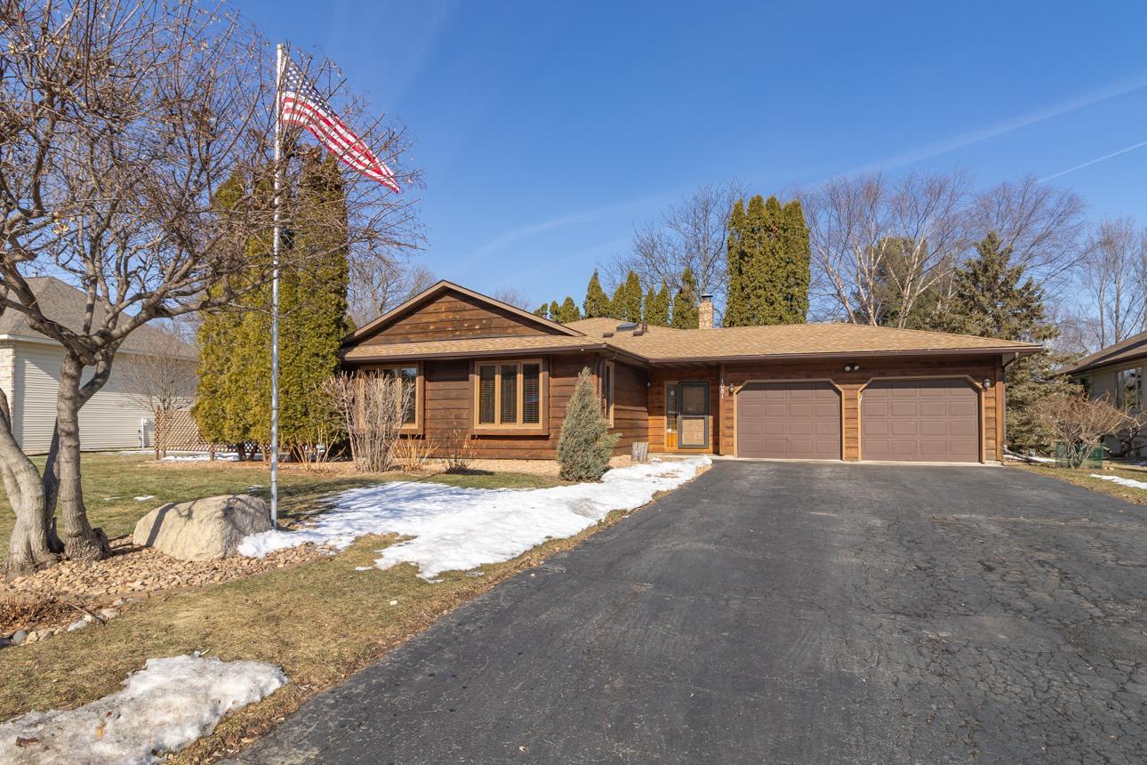 1081 Avanti Dr, Mendota Heights, MN 55118