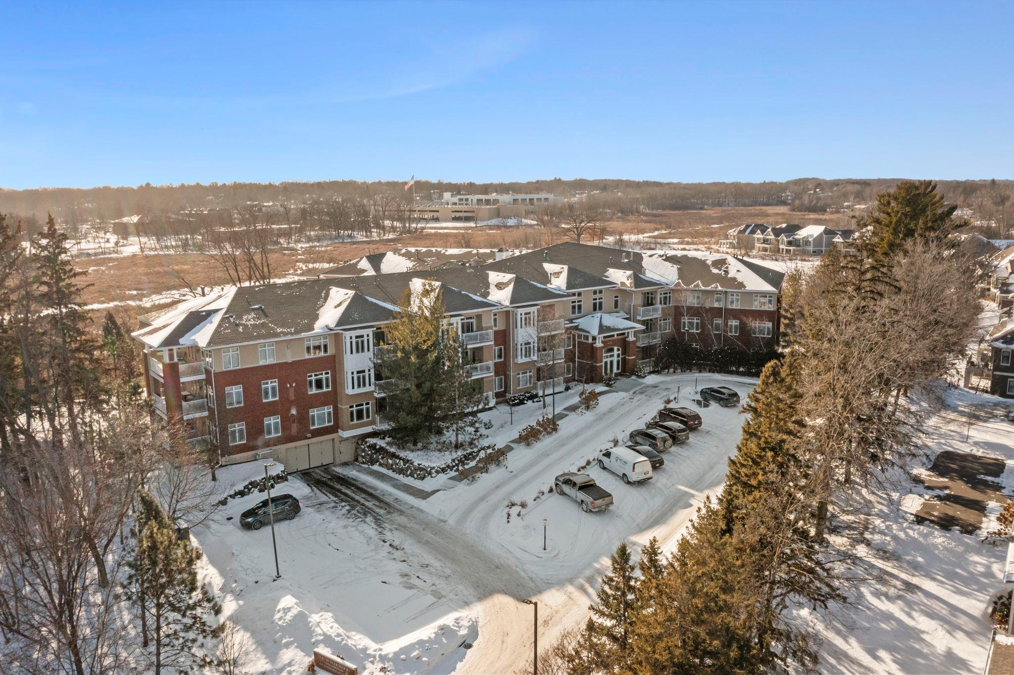 408 Parkers Lake Rd #107, Minnetonka, MN 55391