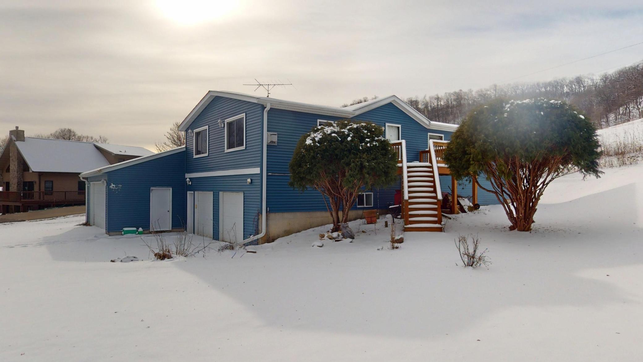 S3527 Bobcat Trl, Fountain City, WI 54629