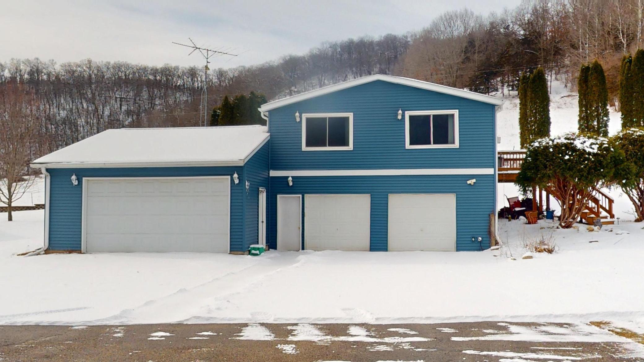 S3527 Bobcat Trl, Fountain City, WI 54629