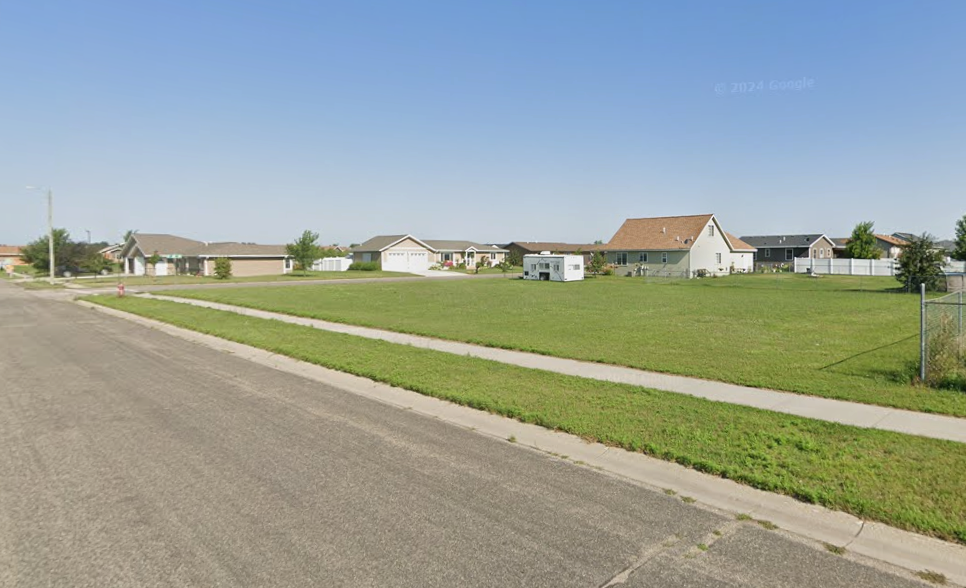 829 9th Ave SW, Perham, MN 56573