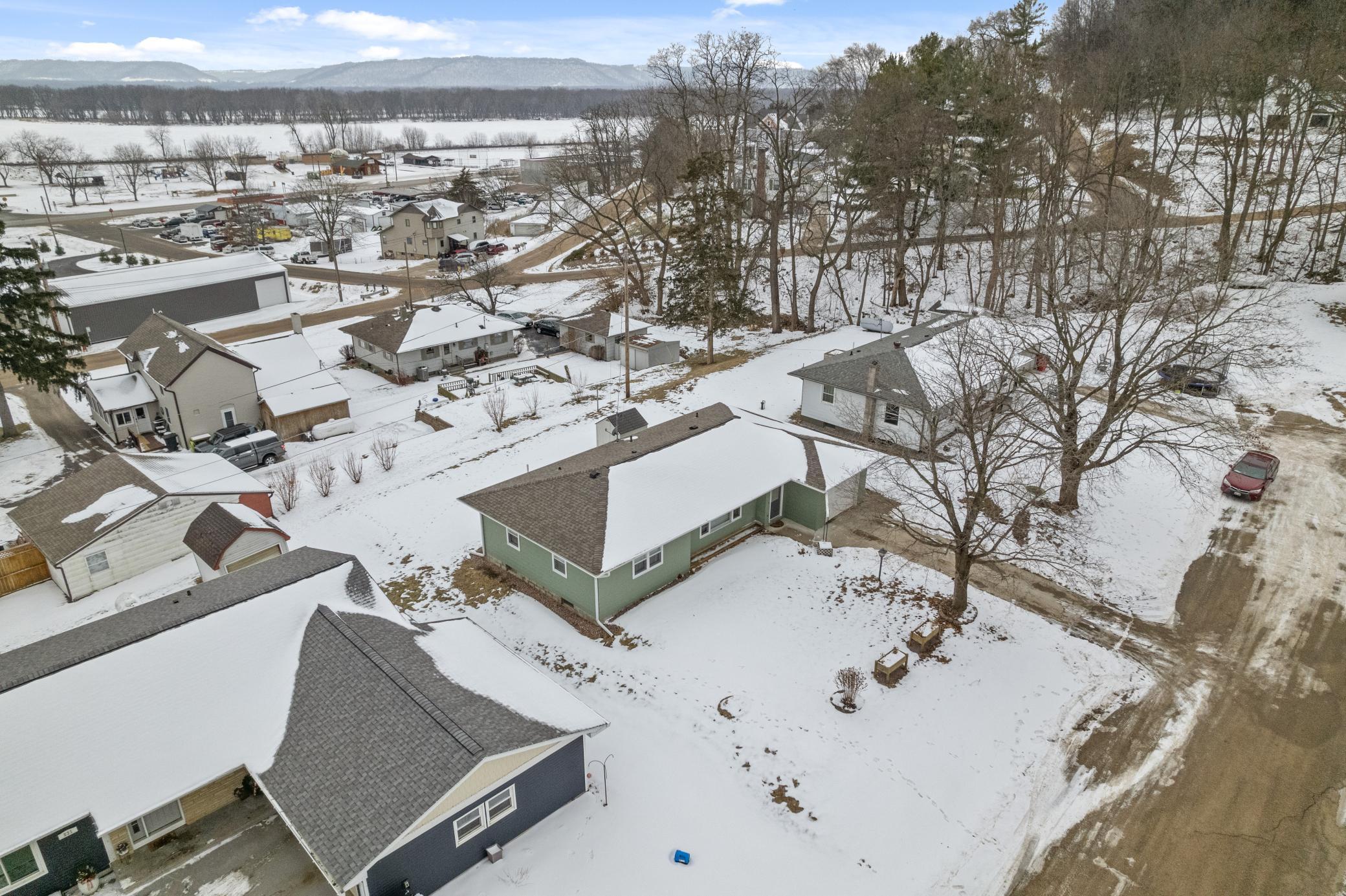 829 S Hill St, Fountain City, WI 54629