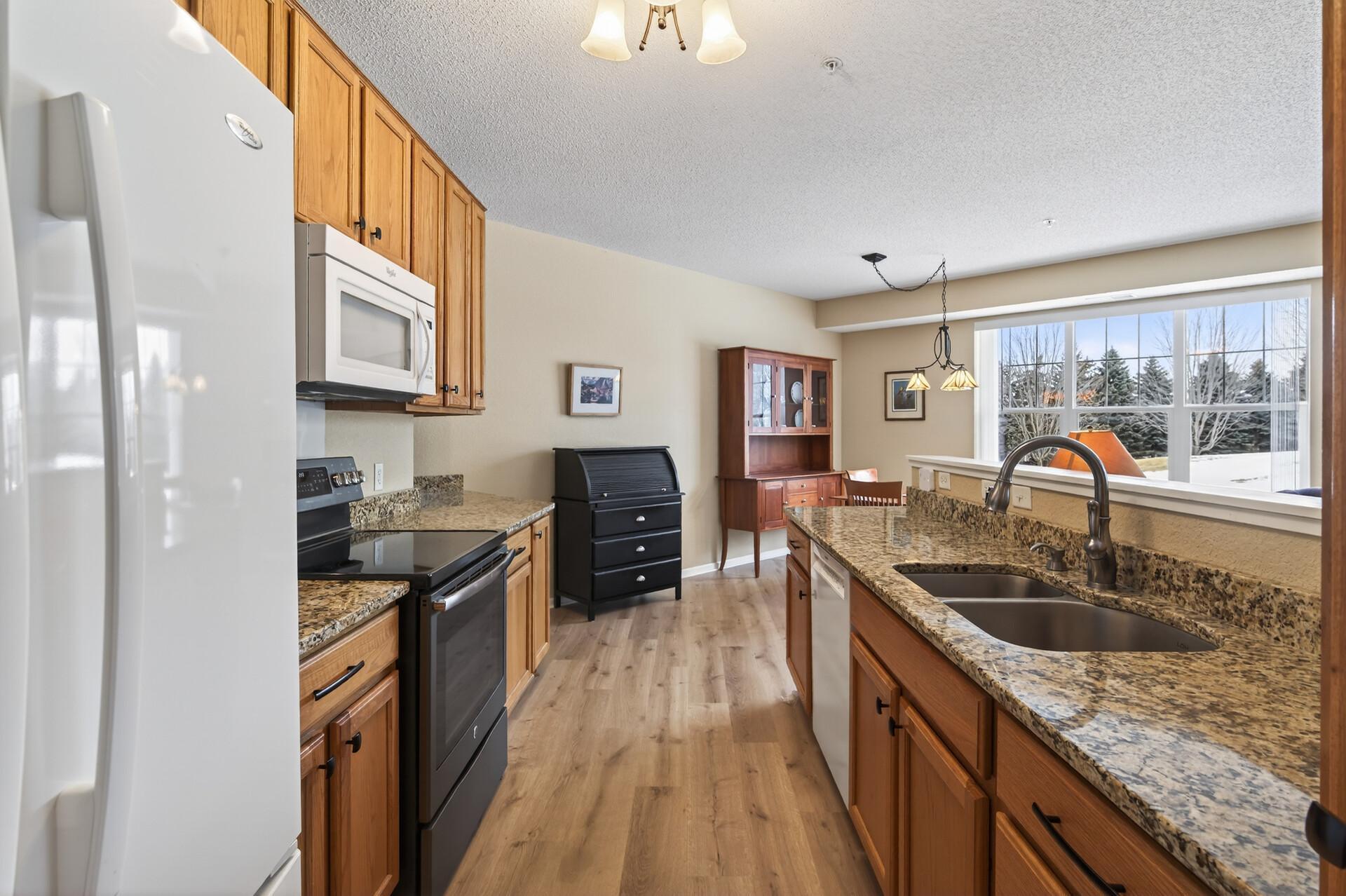100 Clydesdale Trl #102, Medina, MN 55340