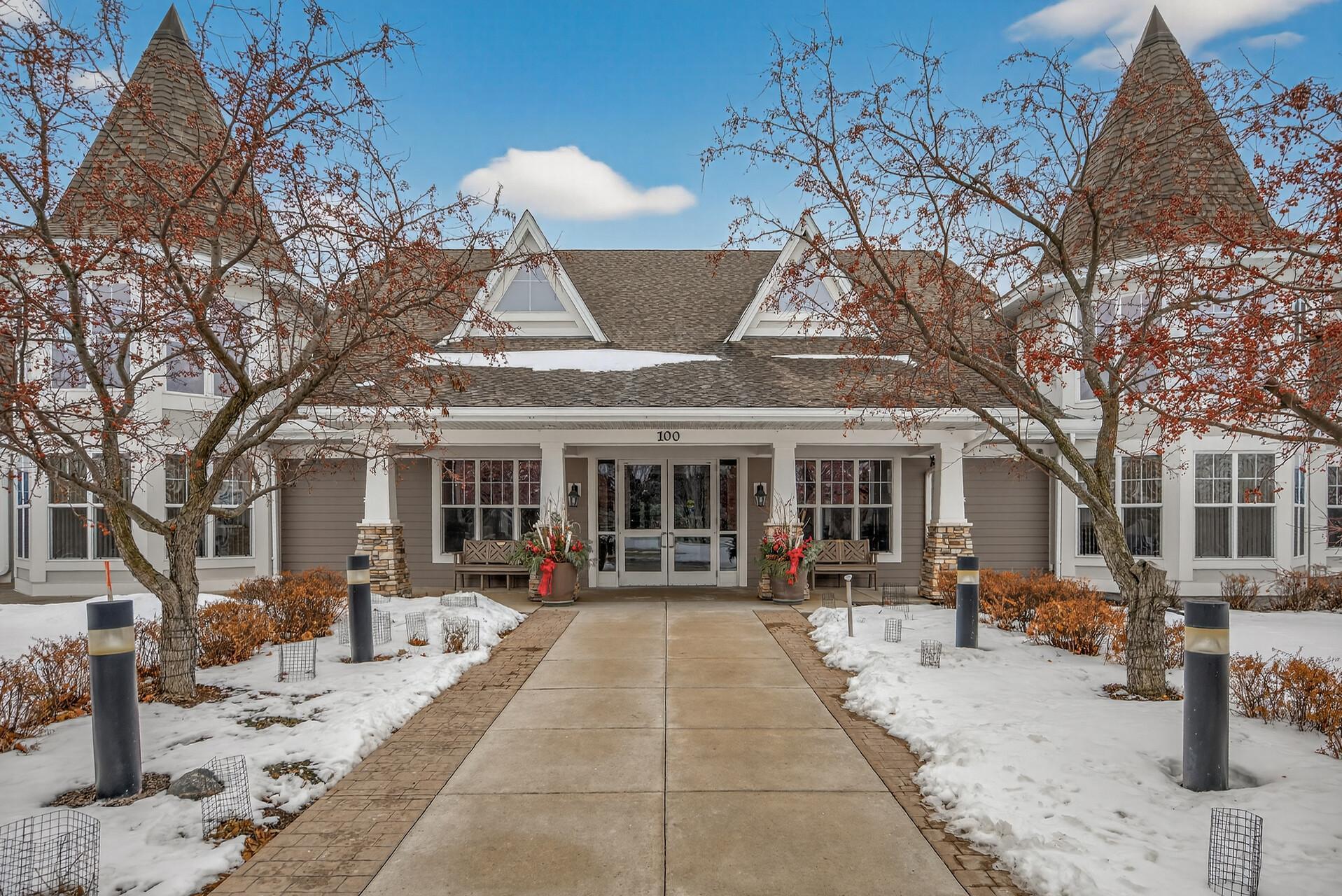 100 Clydesdale Trl #102, Medina, MN 55340